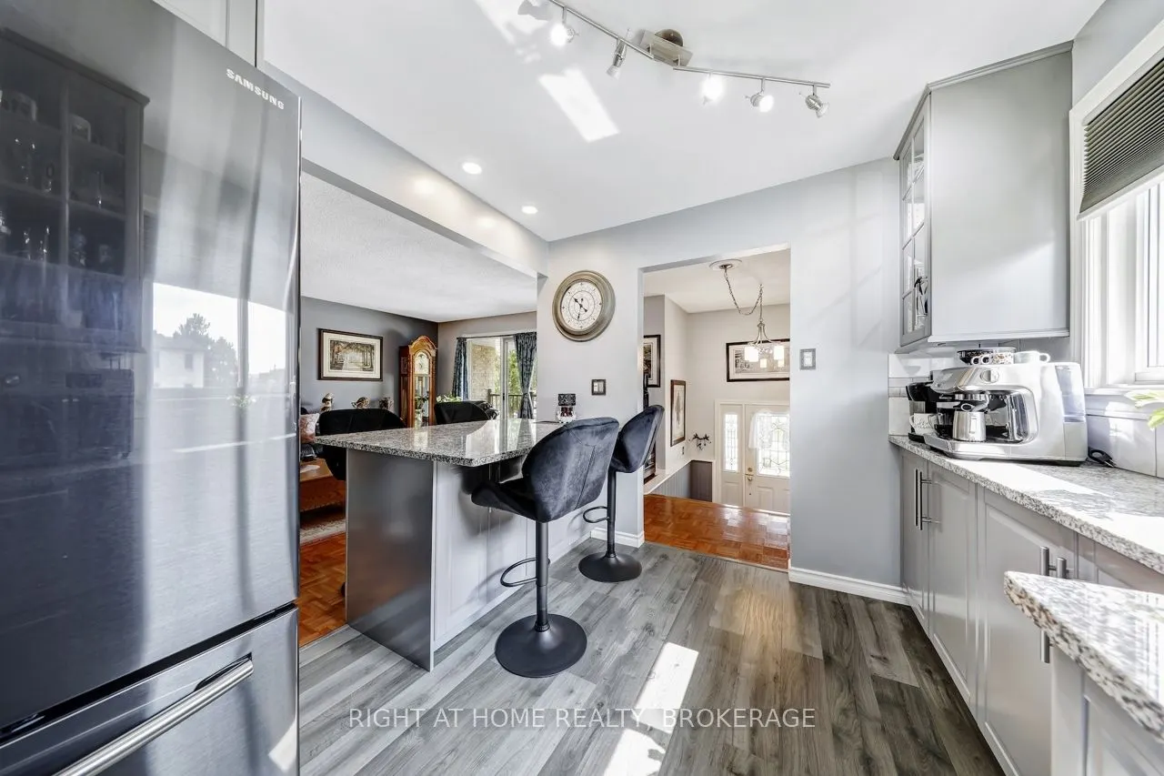 7327 Joliette Crescent