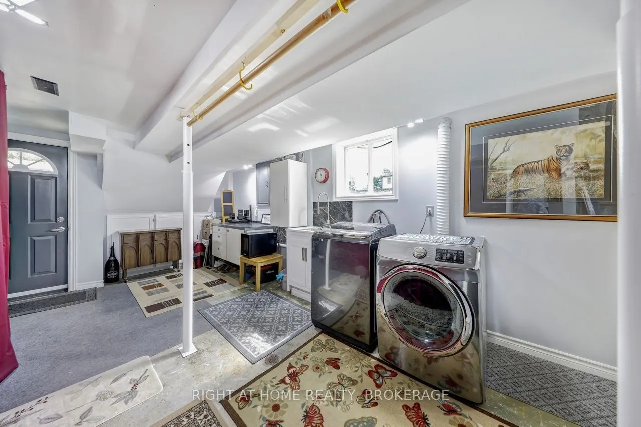 7327 Joliette Crescent