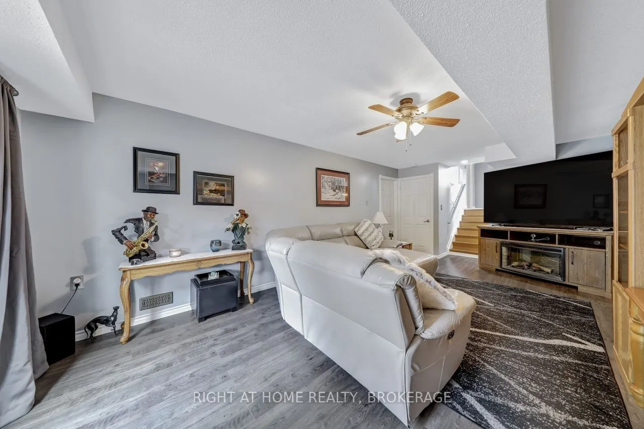 7327 Joliette Crescent