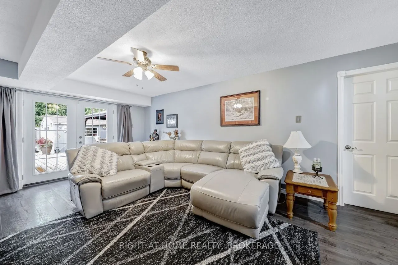 7327 Joliette Crescent