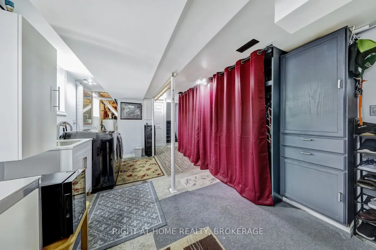 7327 Joliette Crescent