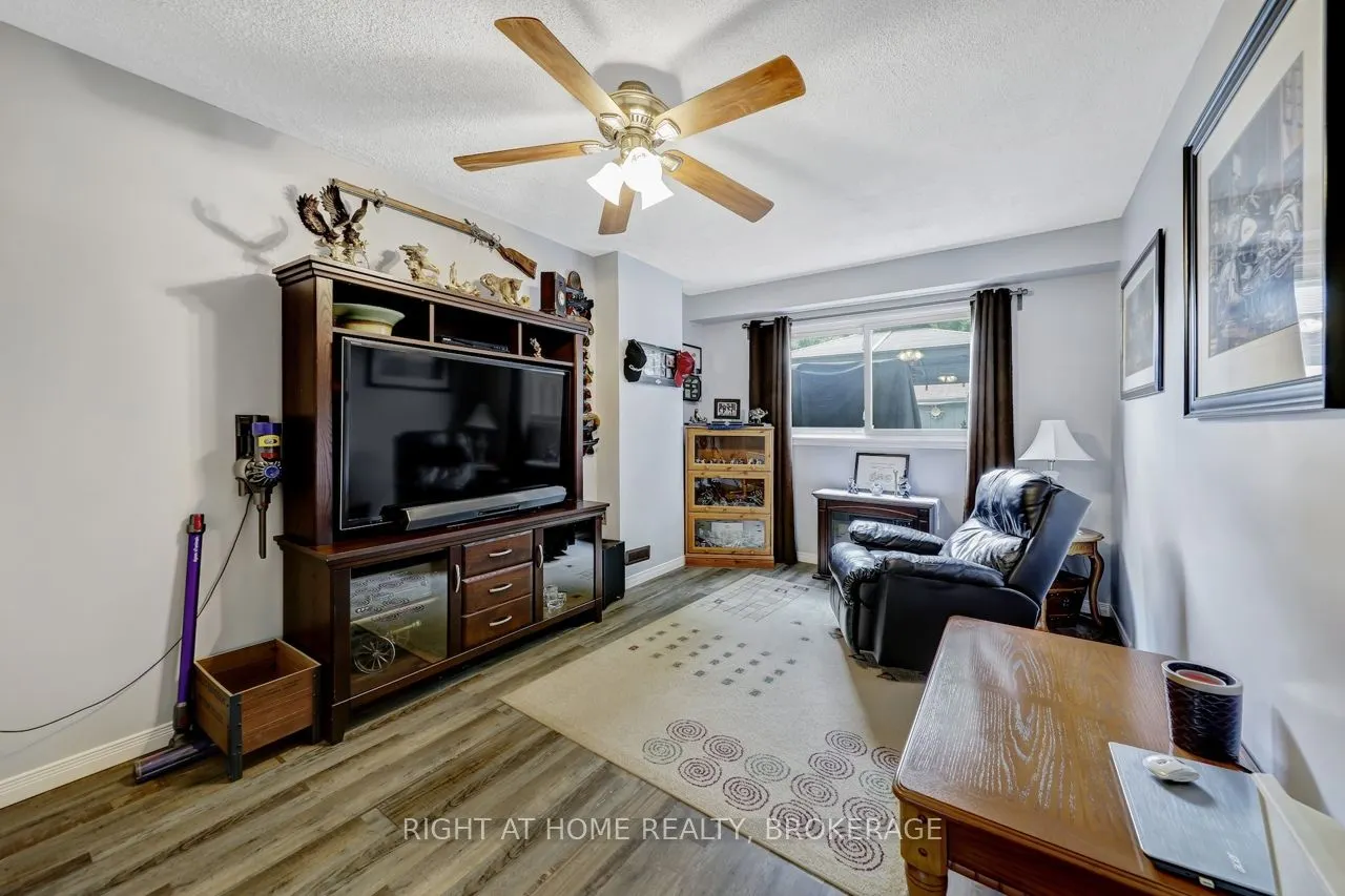 7327 Joliette Crescent