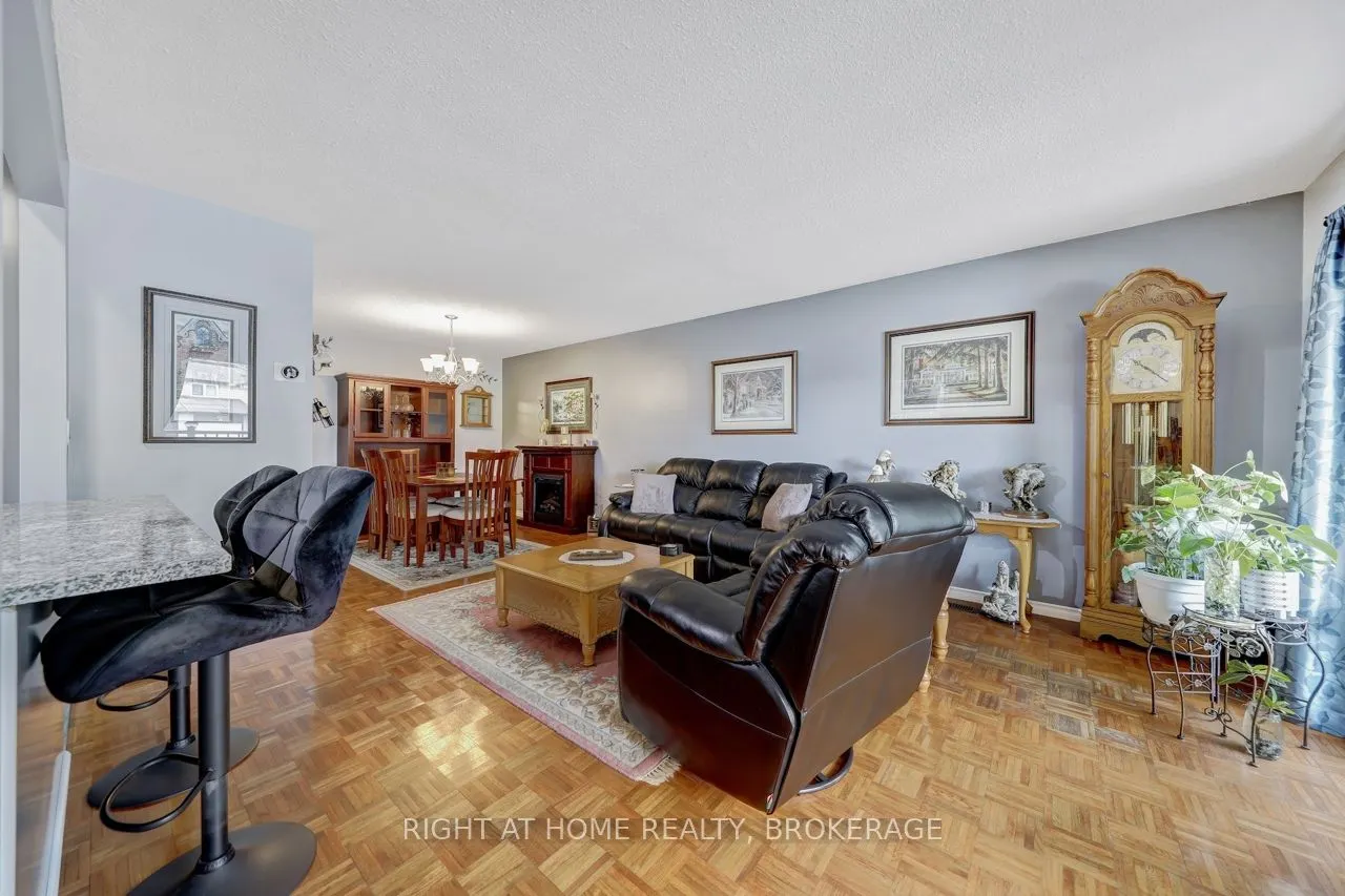 7327 Joliette Crescent