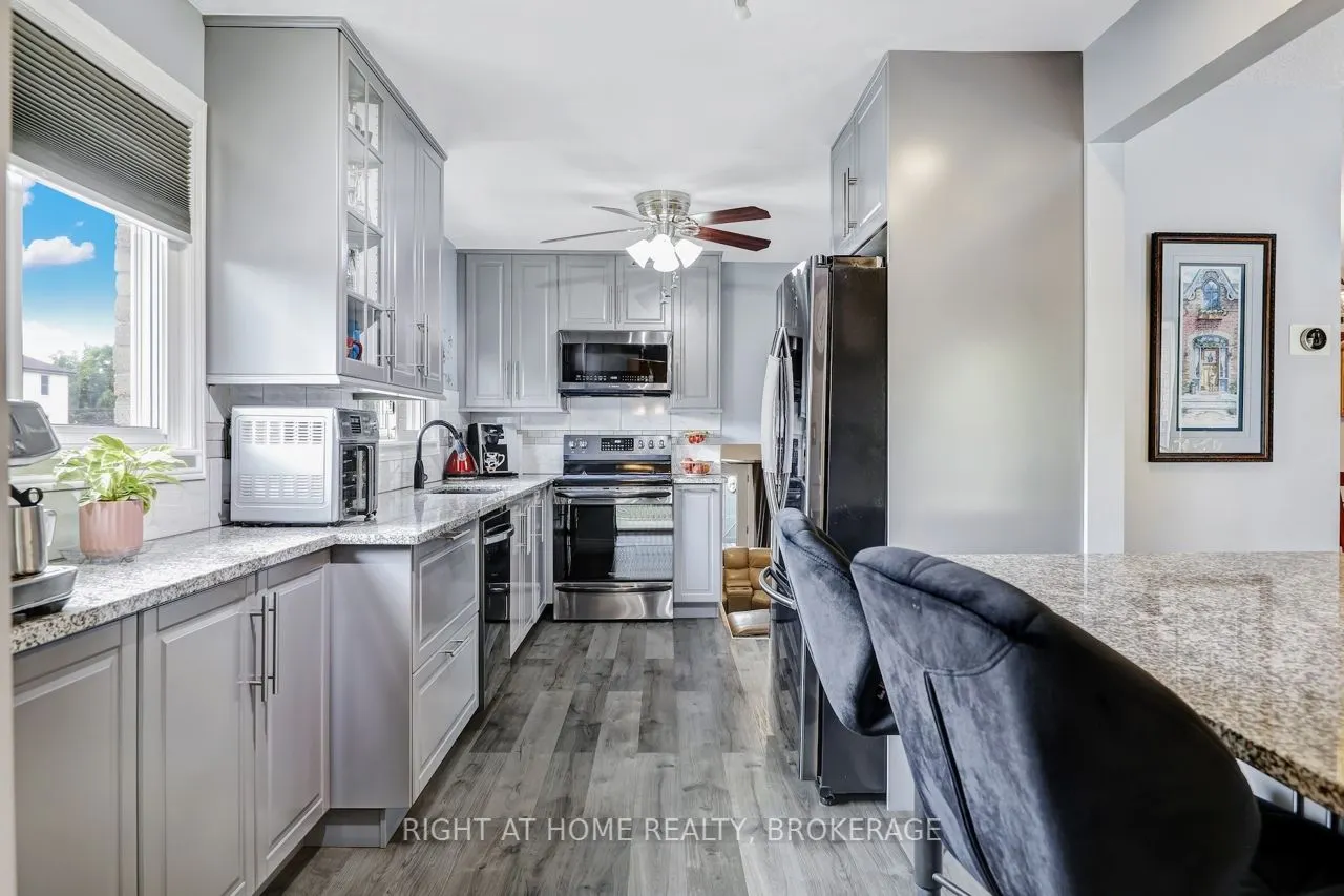 7327 Joliette Crescent