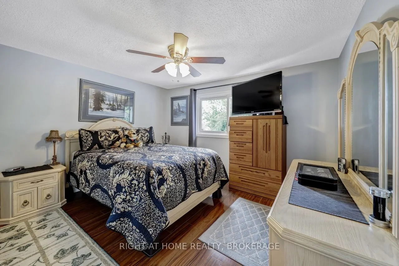 7327 Joliette Crescent