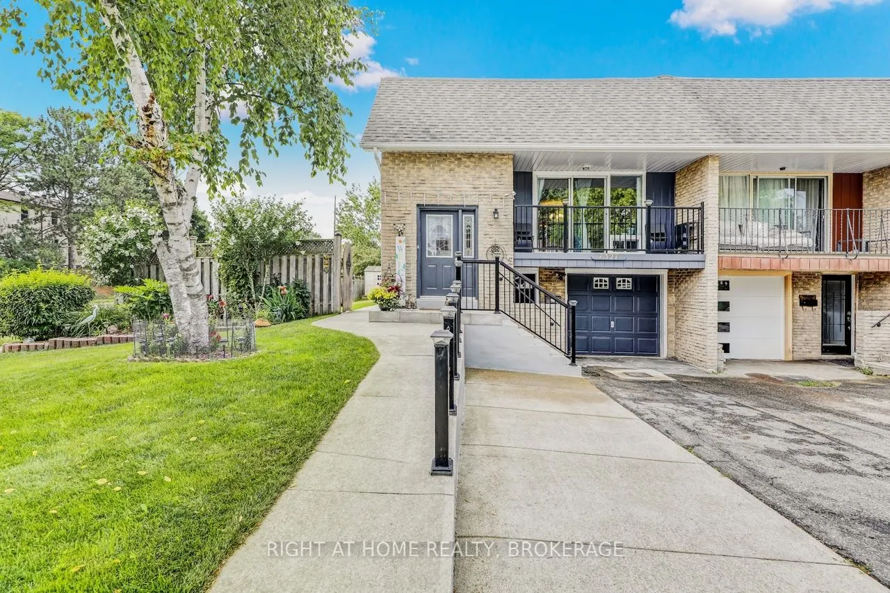 7327 Joliette Crescent