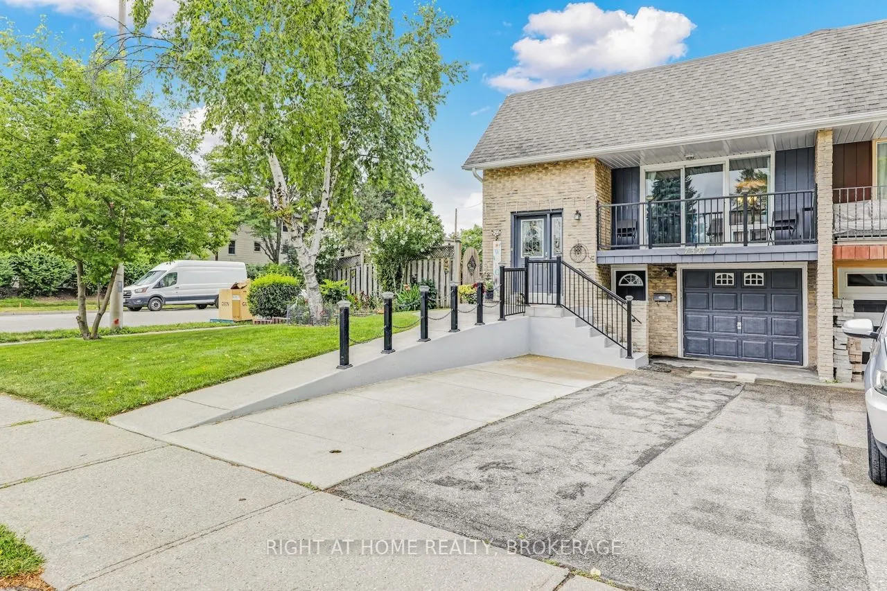 7327 Joliette Crescent