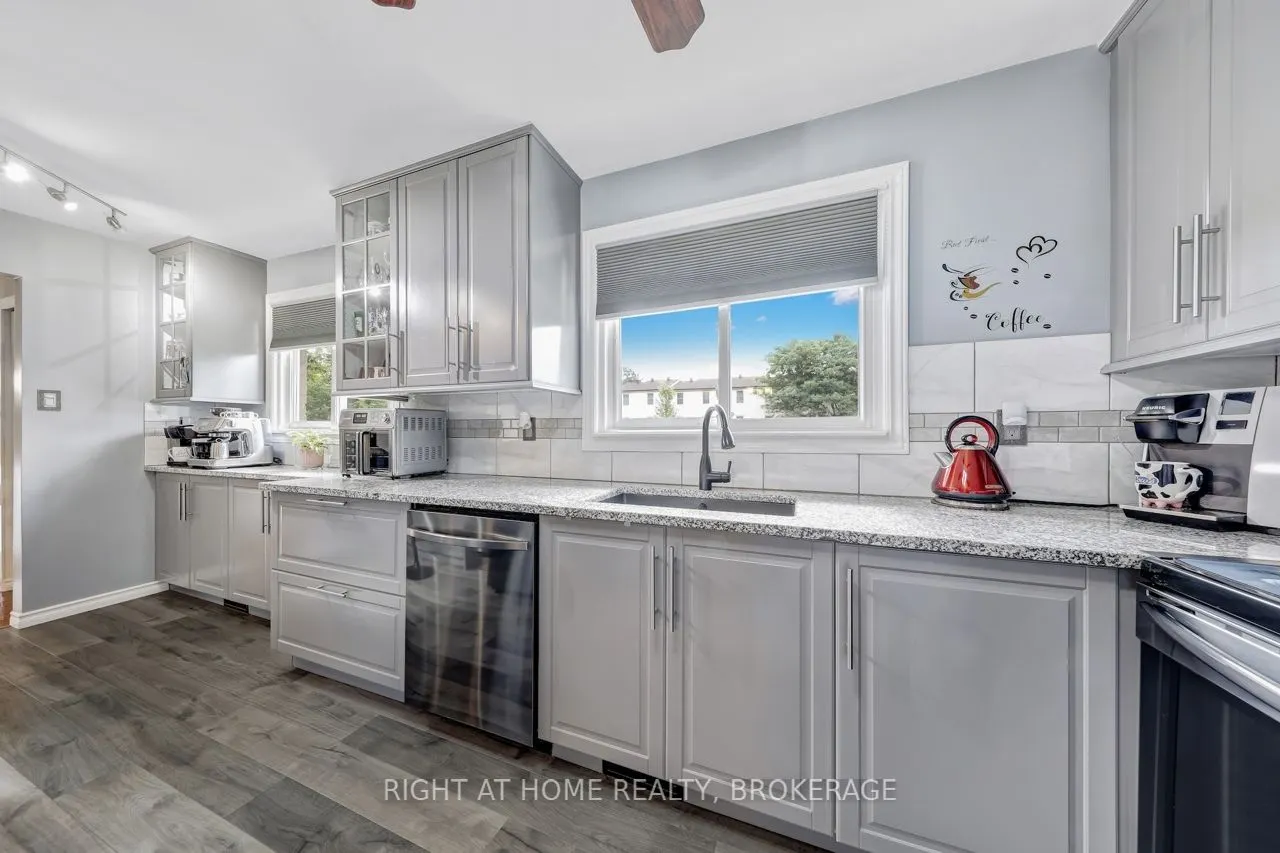 7327 Joliette Crescent