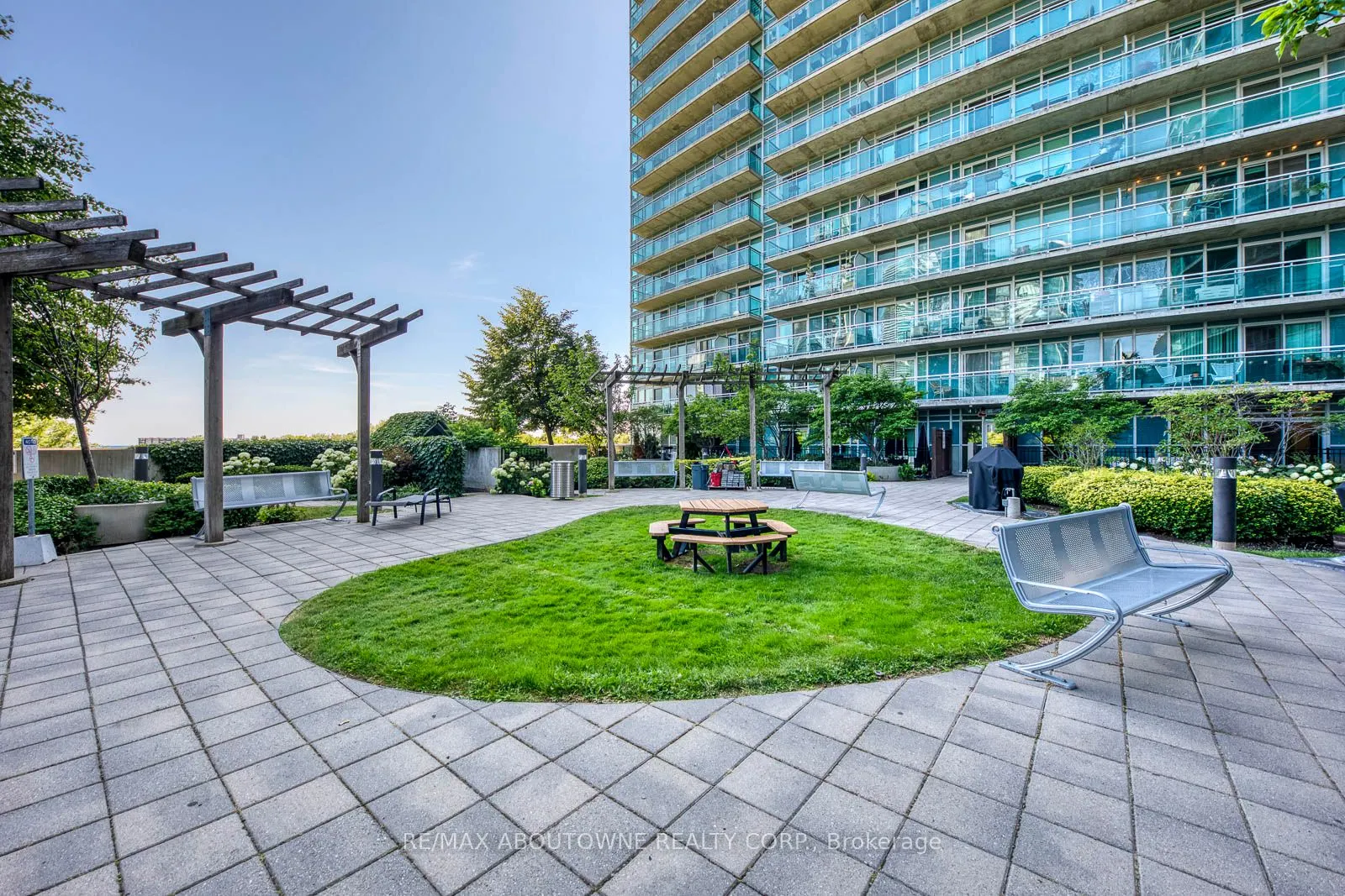 165 Legion Road N, #2524