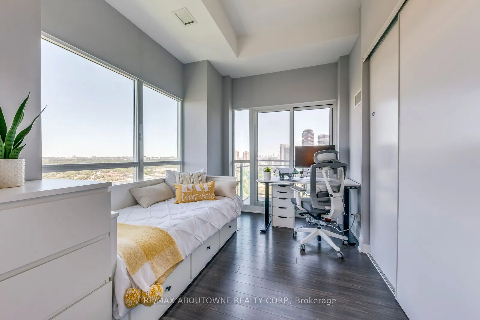 165 Legion Road N, #2524