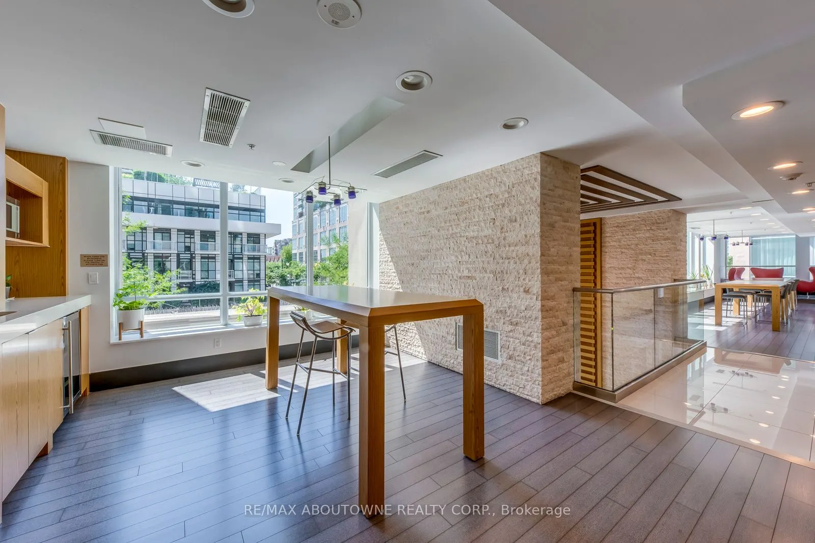 165 Legion Road N, #2524