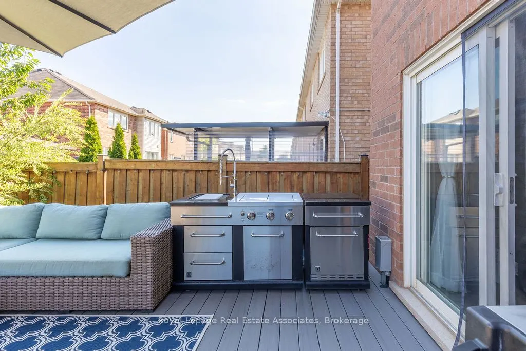 272 Woodley Crescent