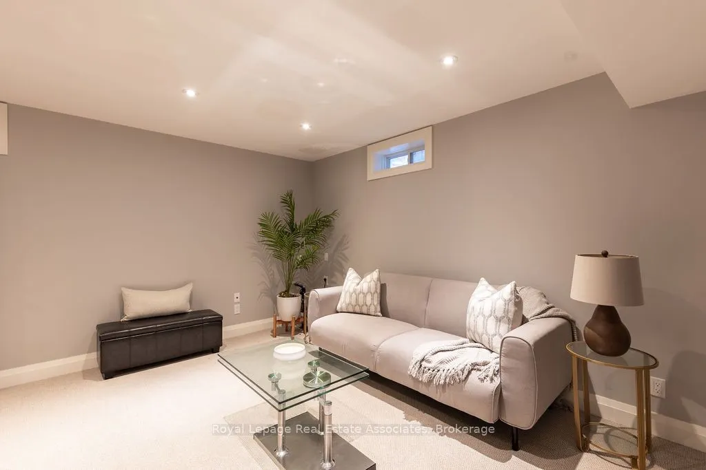 272 Woodley Crescent