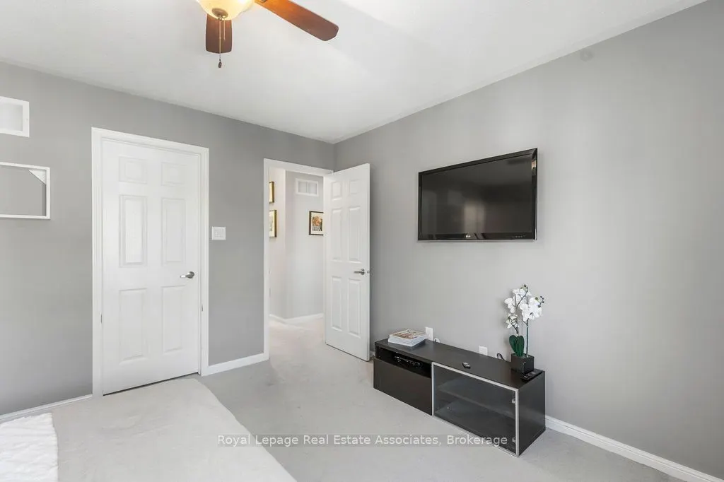 272 Woodley Crescent