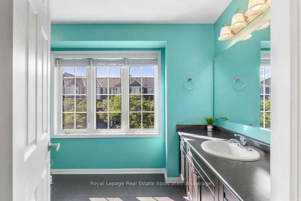 272 Woodley Crescent