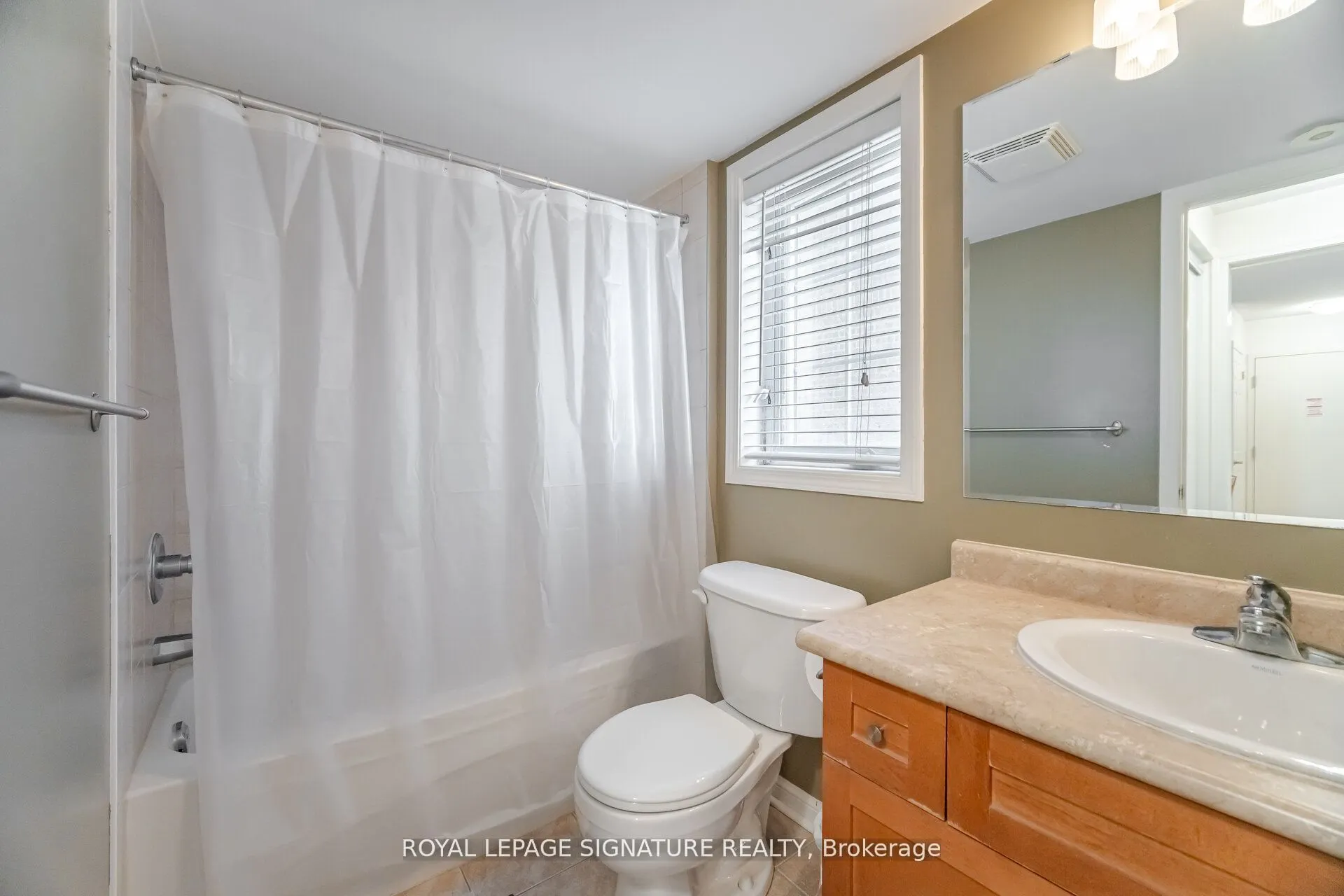 613 Dundas Street, #1