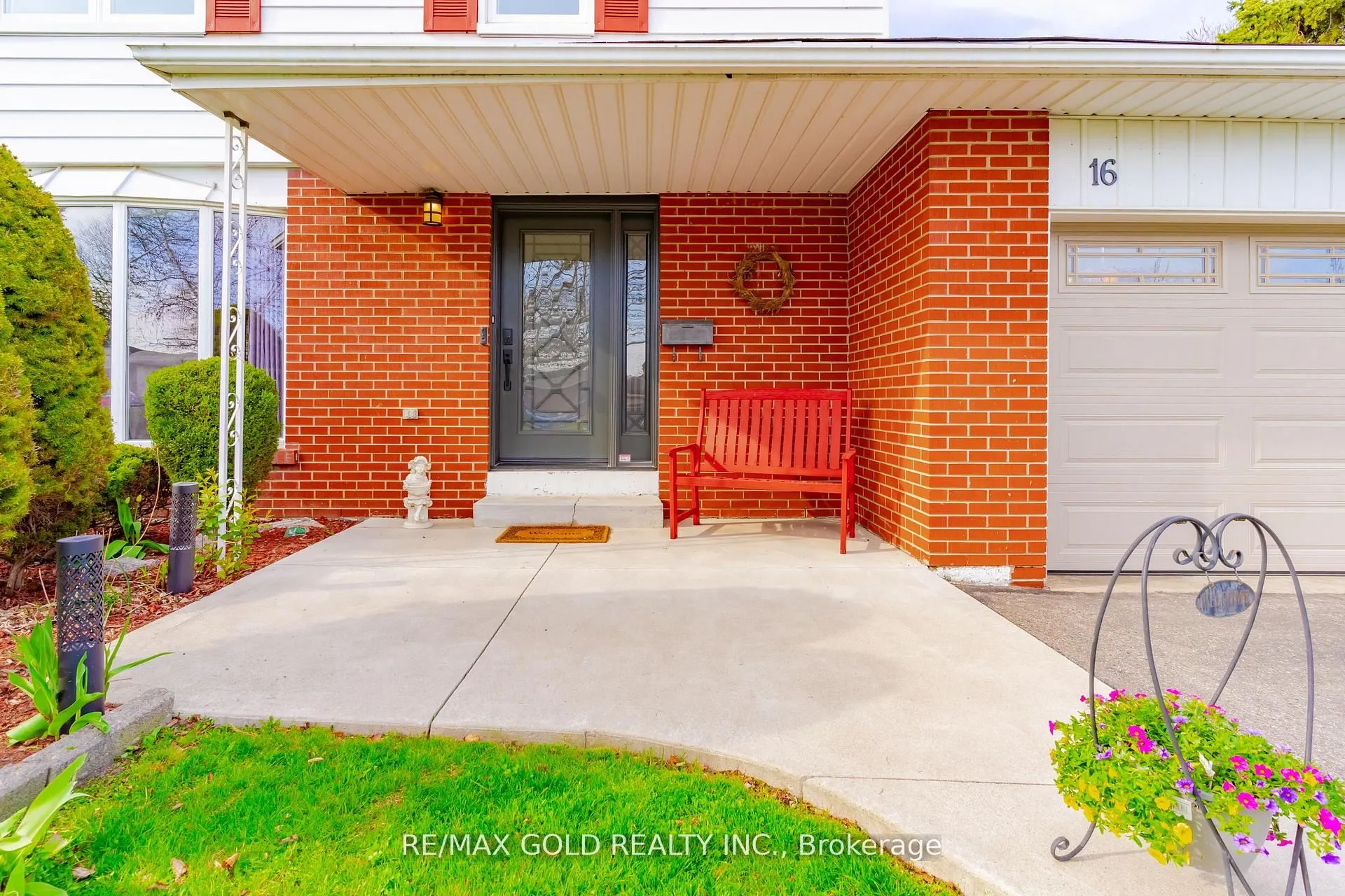 16 Dudley Place