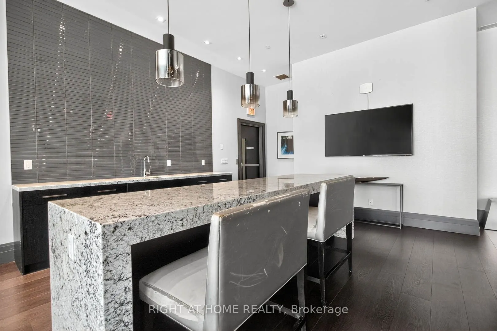 65 Speers Road, #607