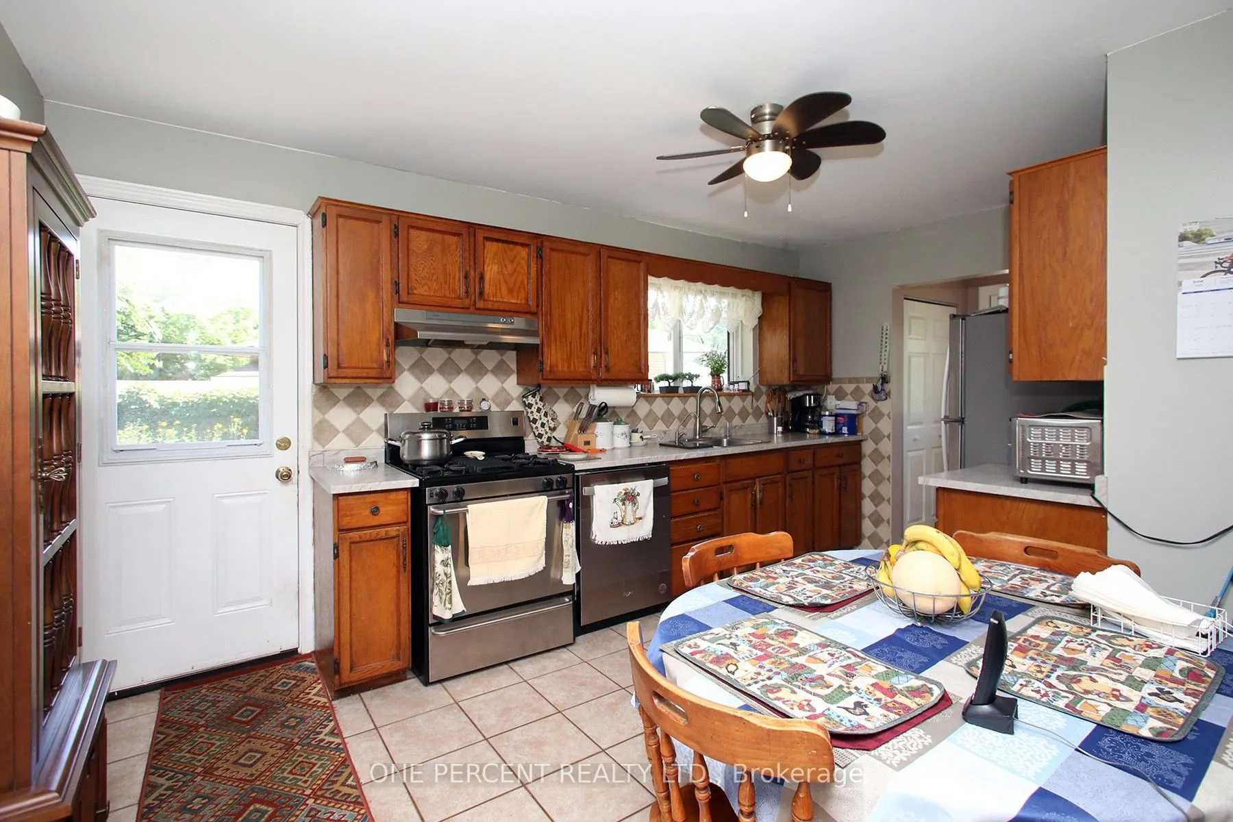 1543 Sandgate Crescent