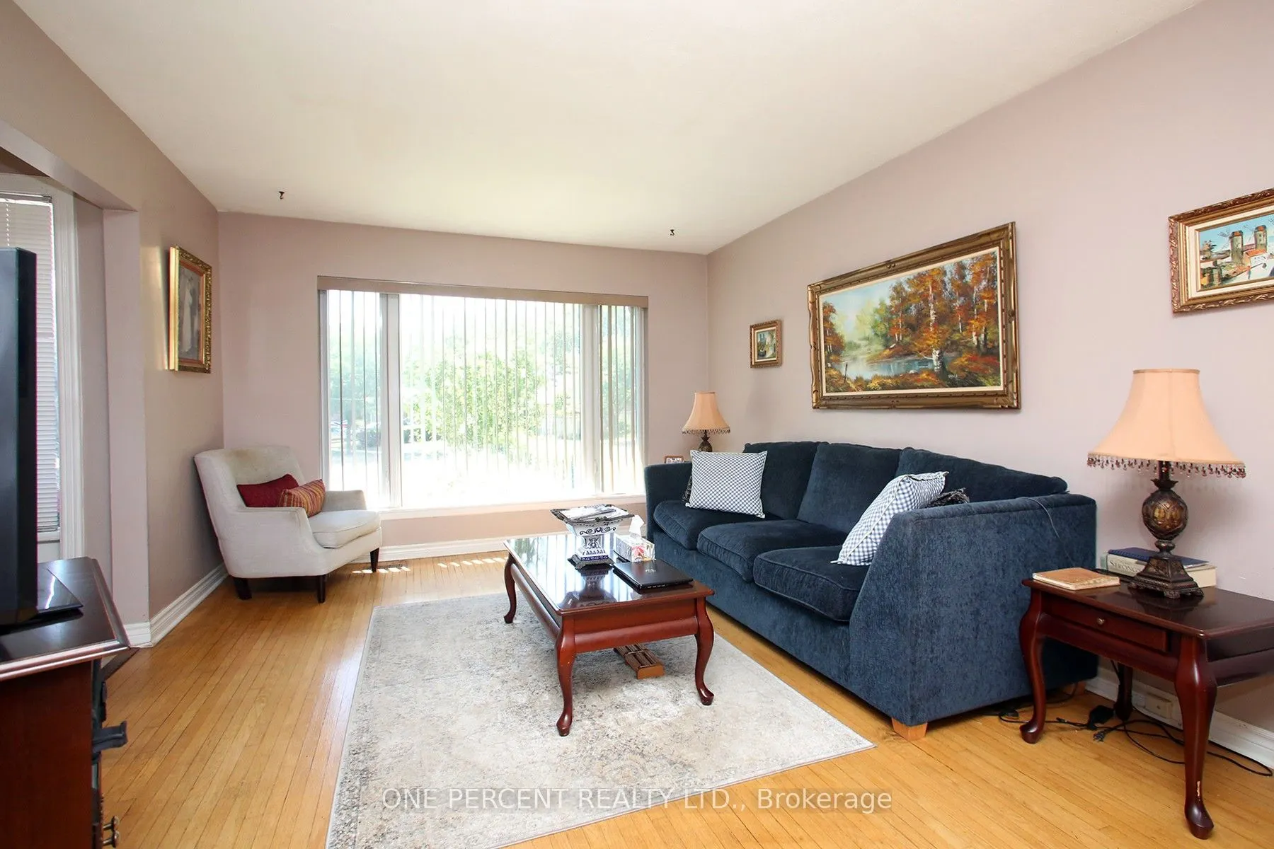1543 Sandgate Crescent