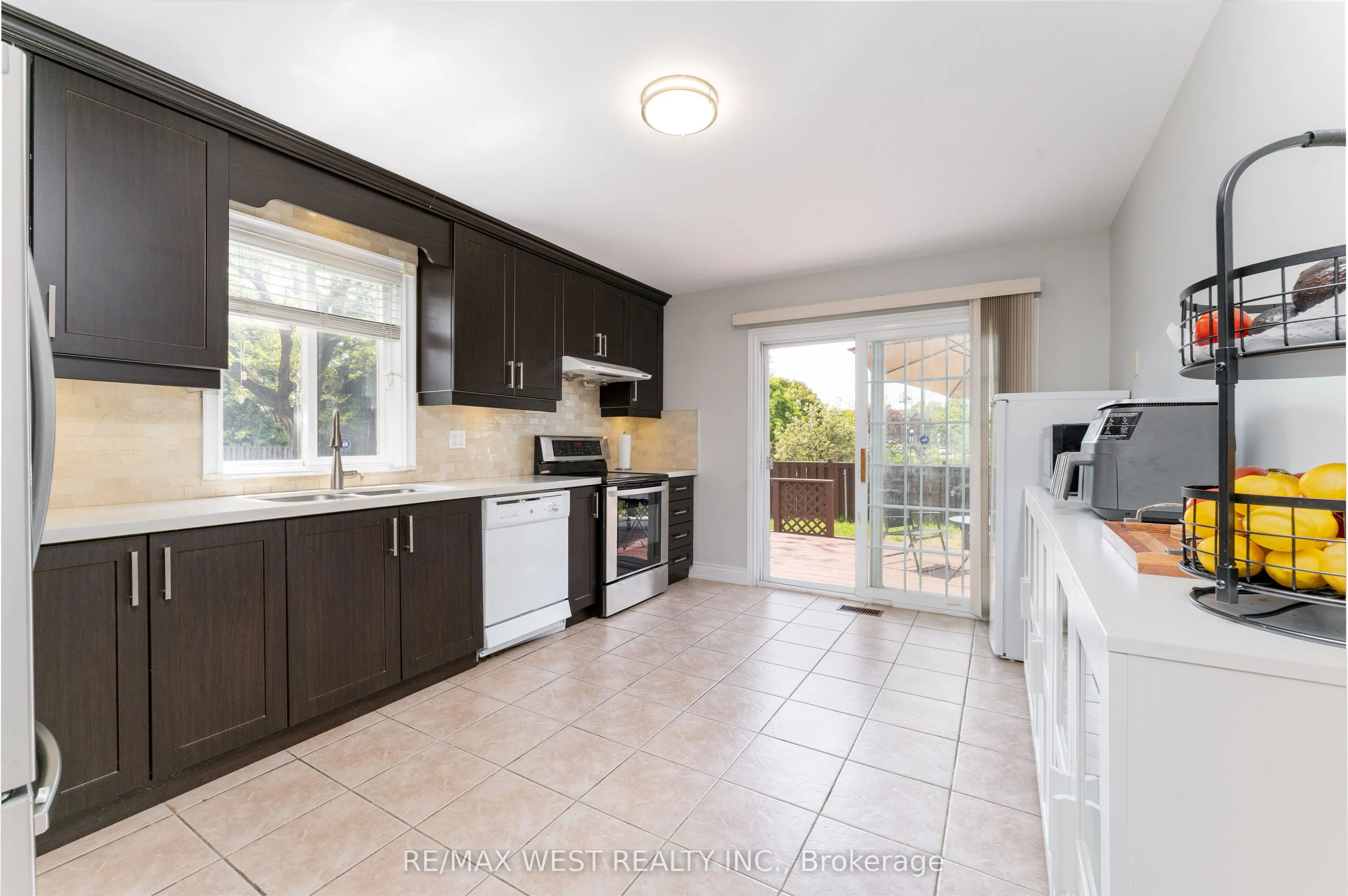 991 Mannington Lane