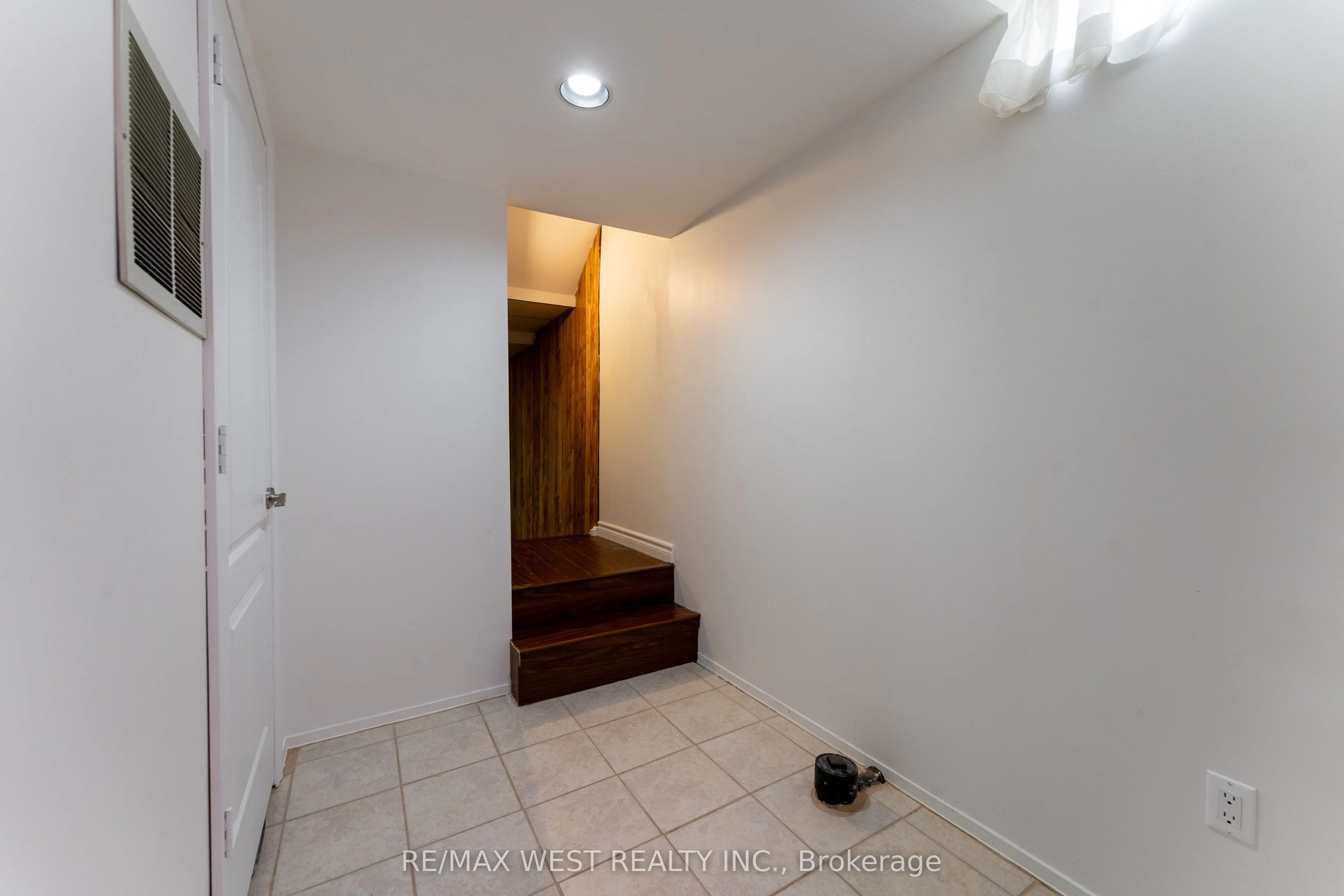 991 Mannington Lane