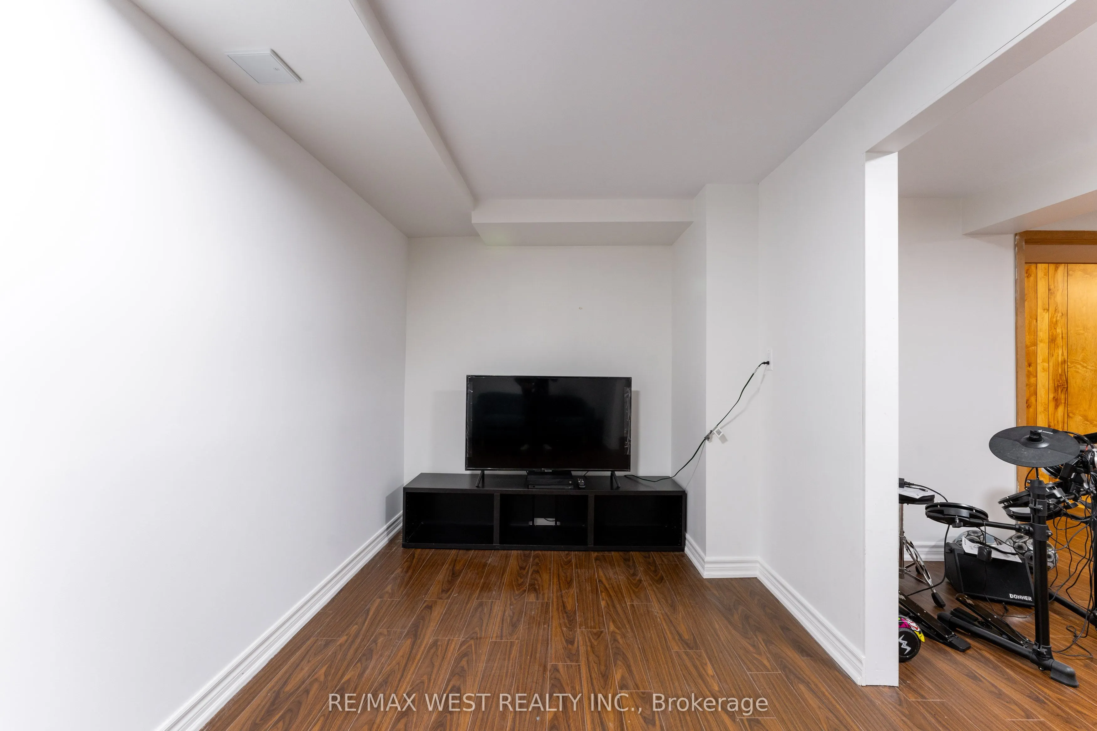 991 Mannington Lane