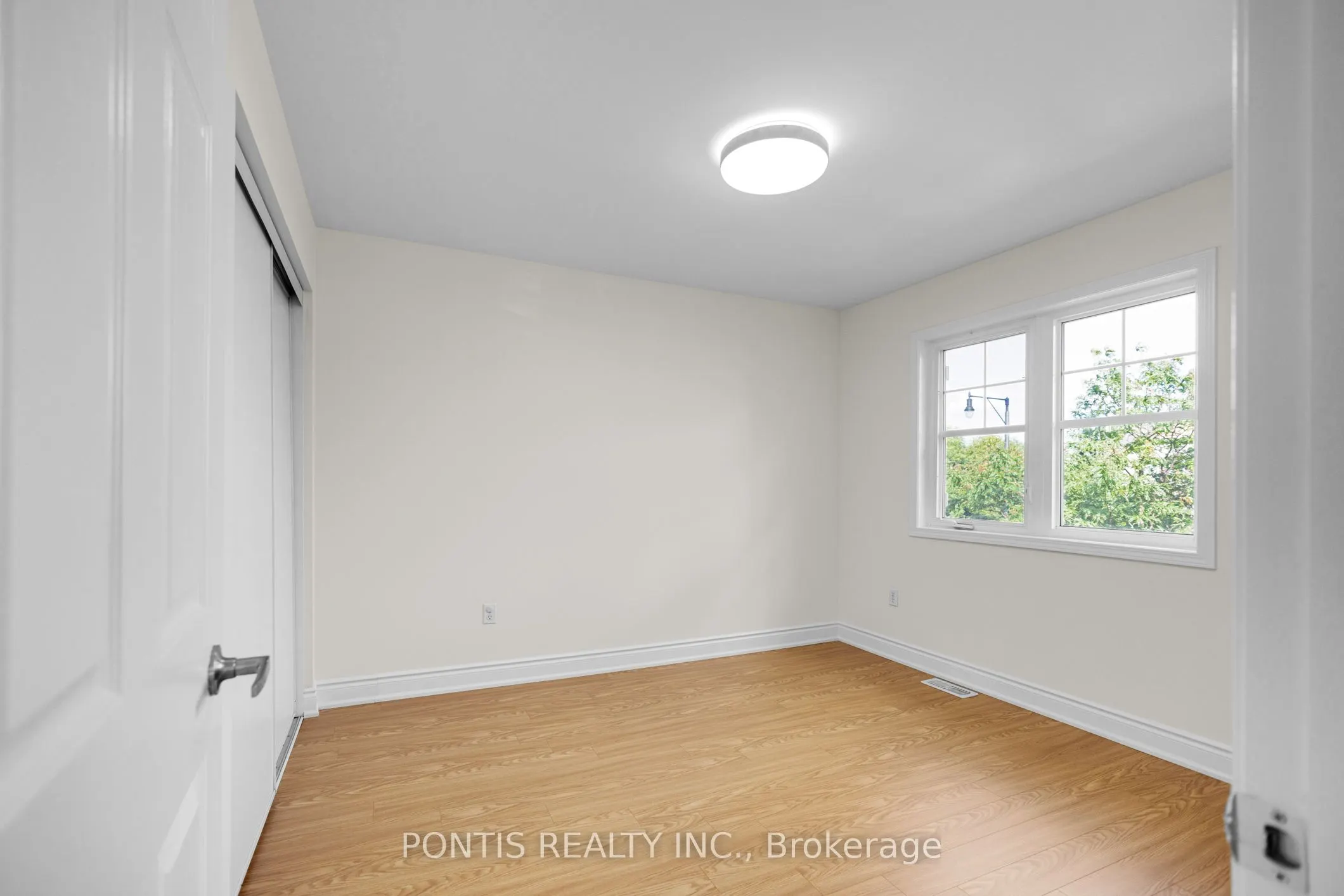 6 DULVERTON Drive