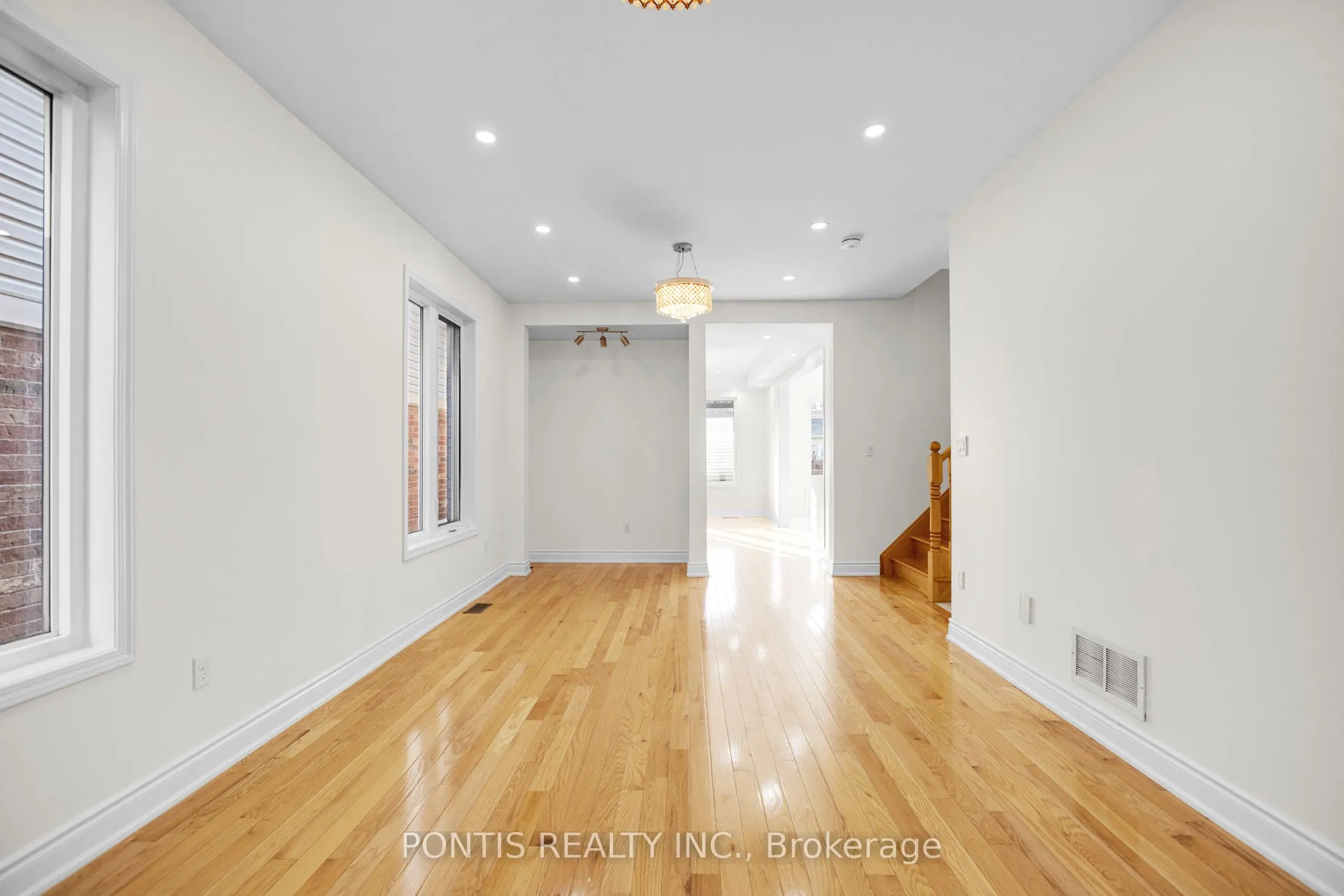 6 DULVERTON Drive