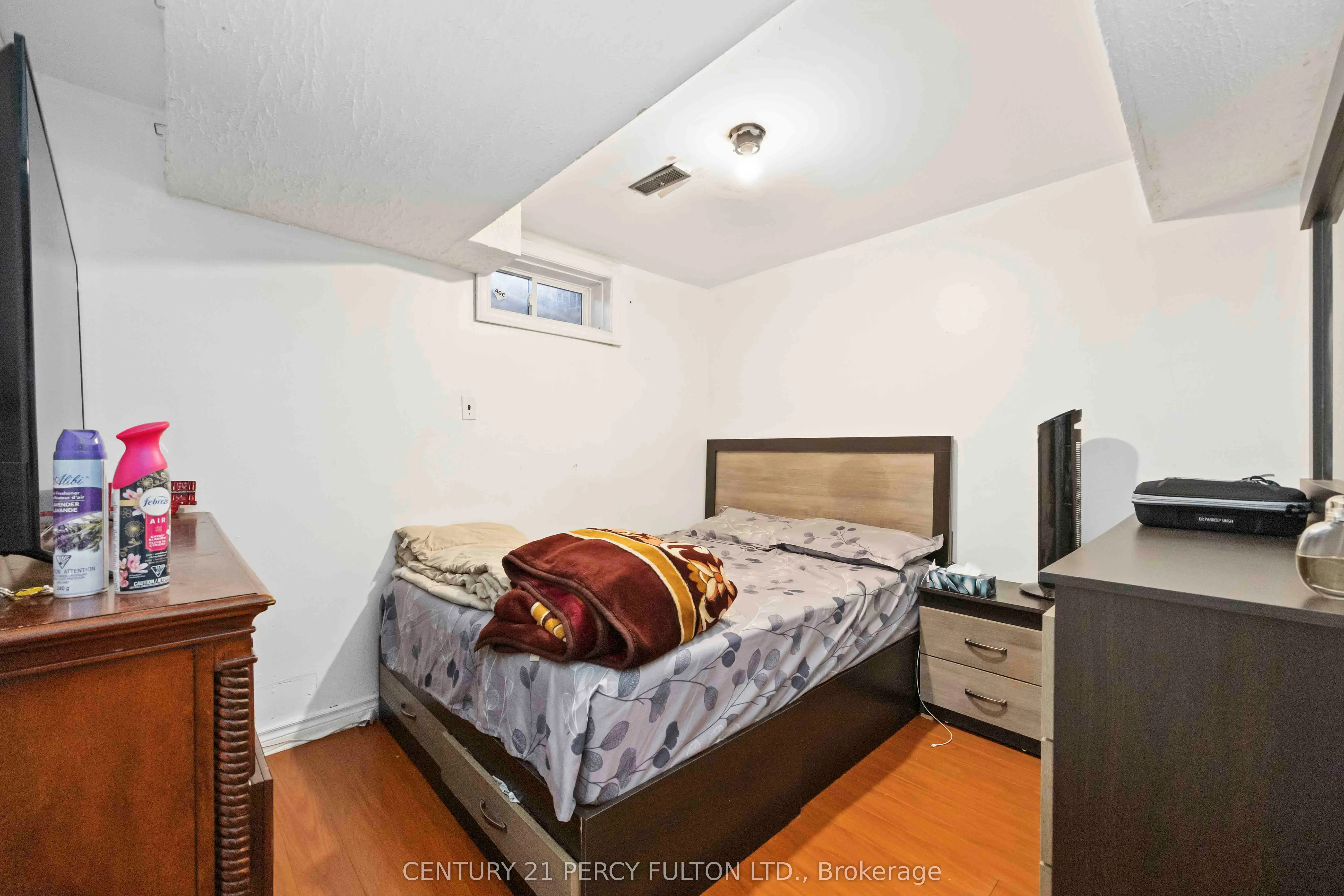 17 Woodsview Avenue