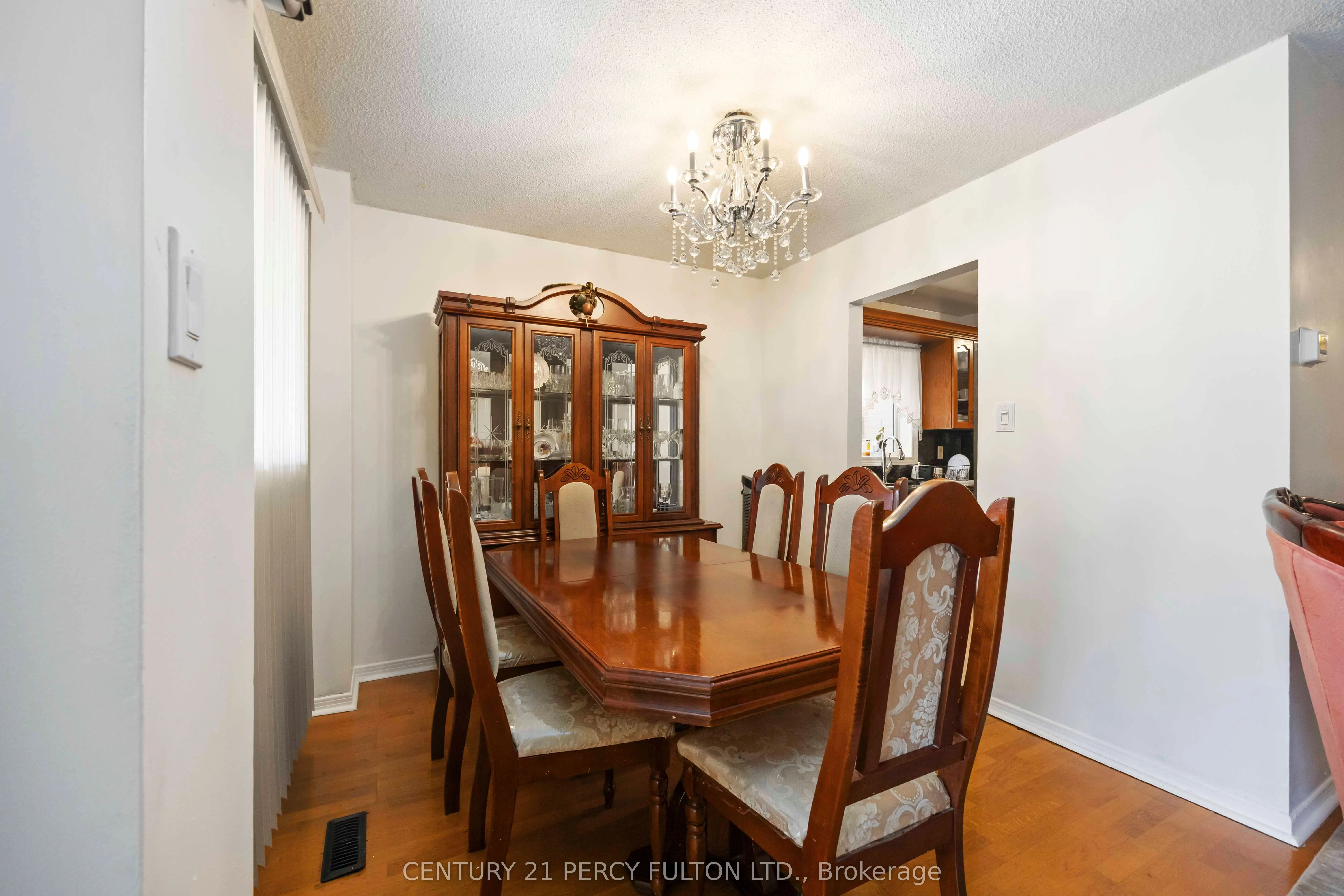 17 Woodsview Avenue
