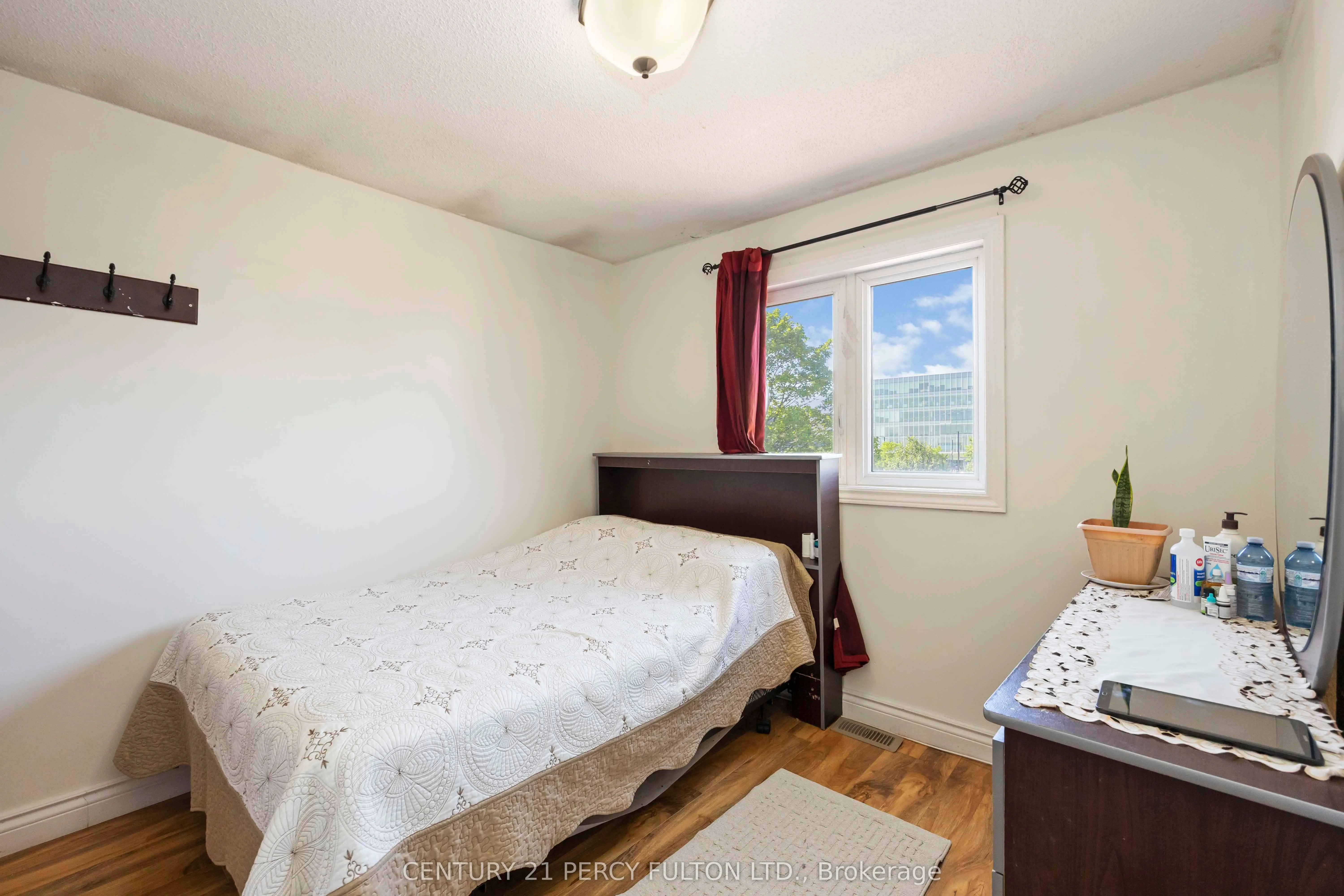 17 Woodsview Avenue