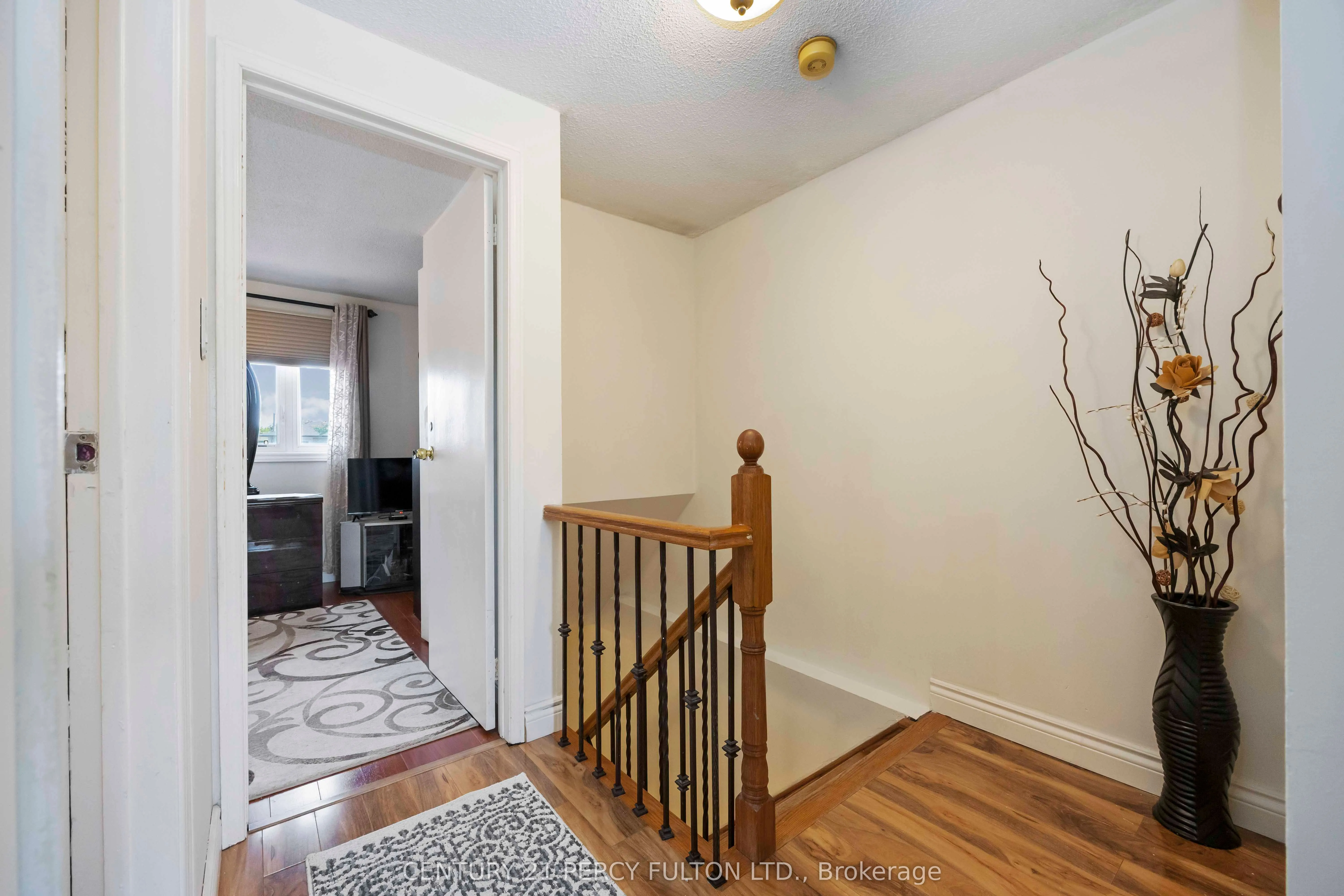 17 Woodsview Avenue
