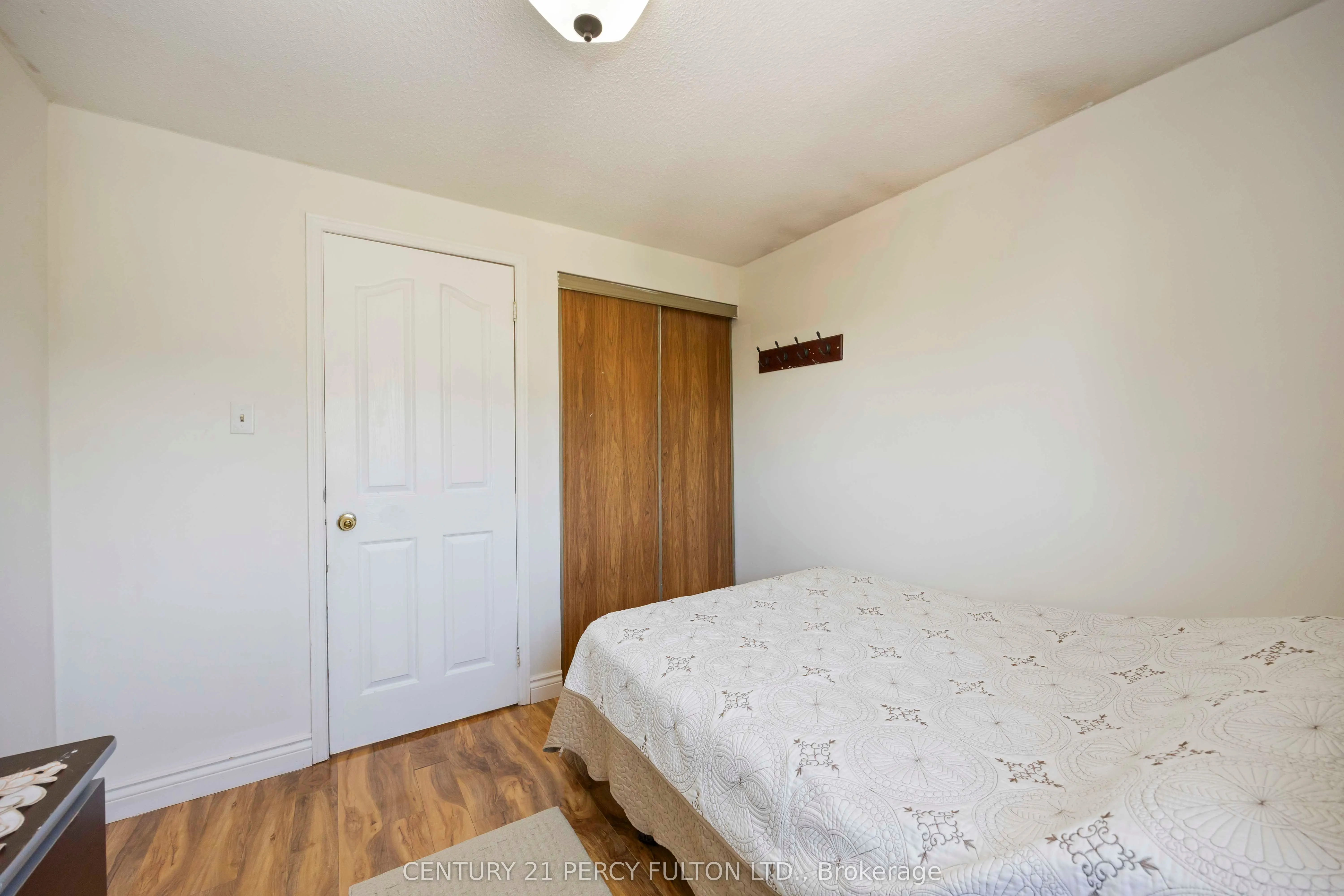 17 Woodsview Avenue