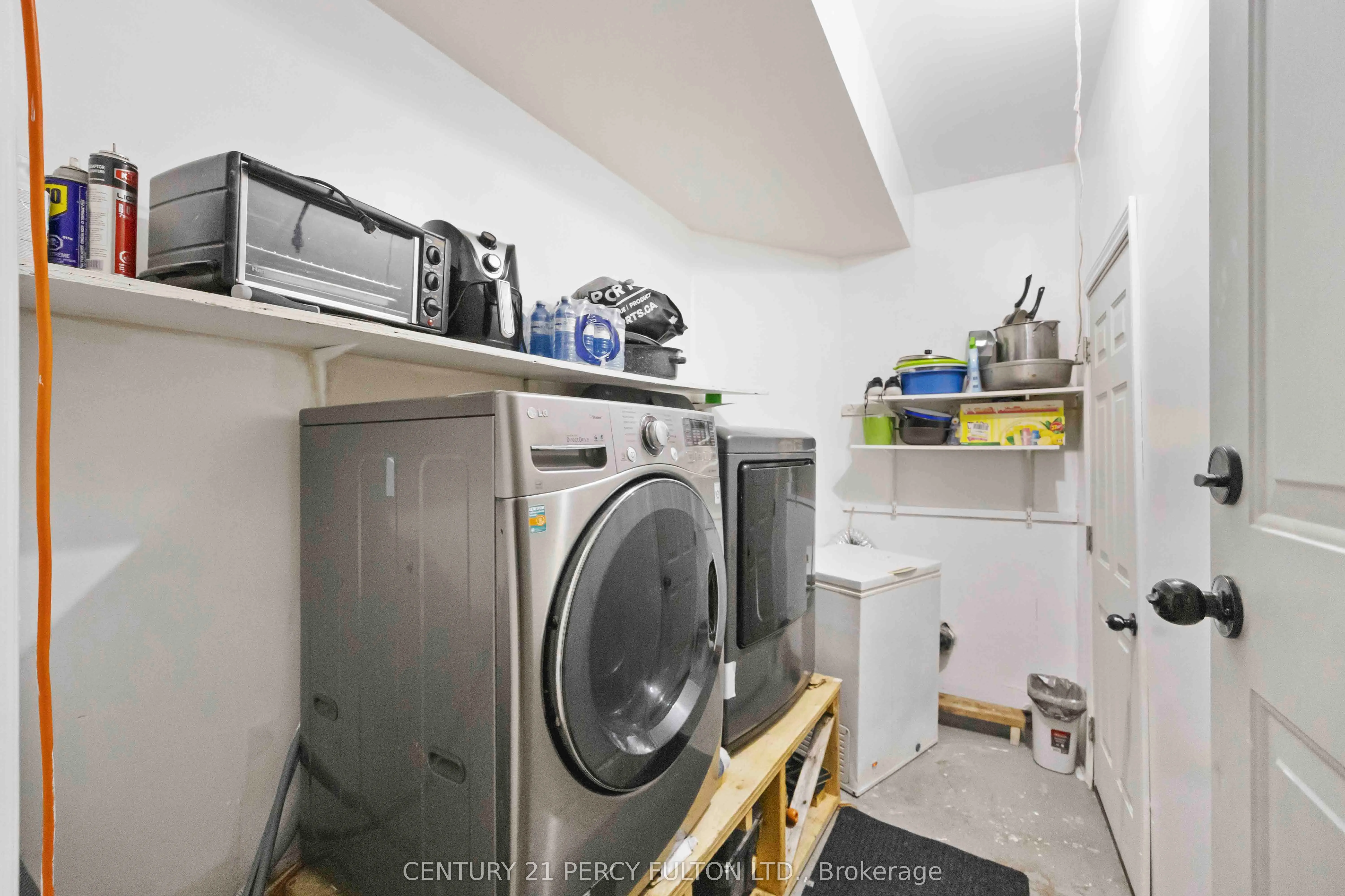 17 Woodsview Avenue
