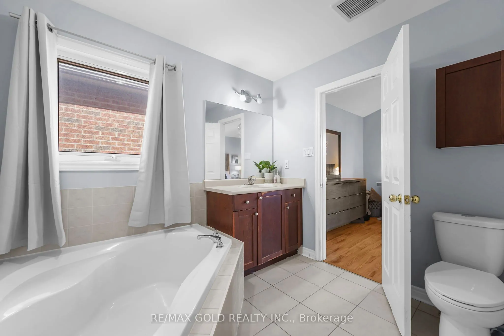 22 Nathaniel Crescent