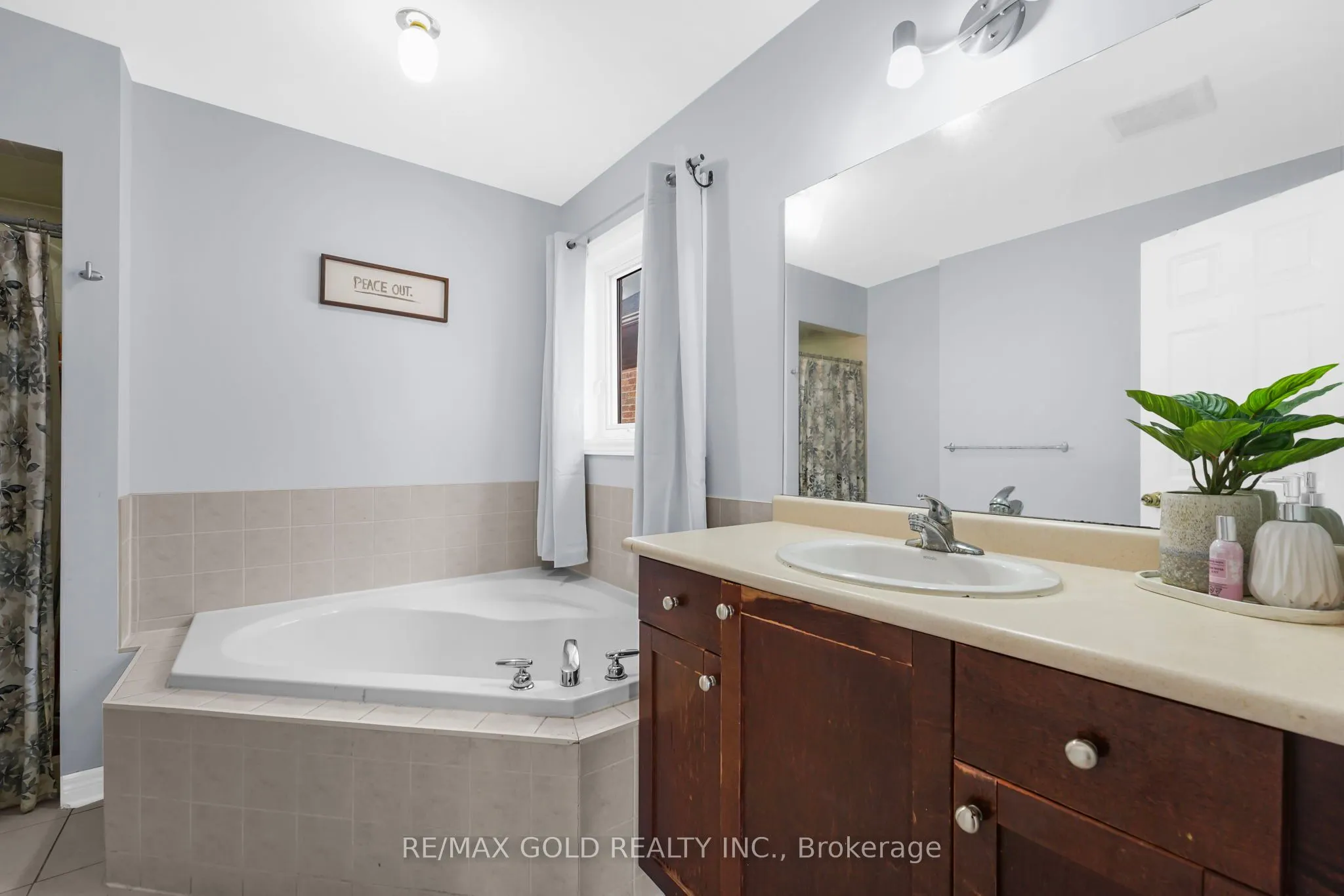 22 Nathaniel Crescent