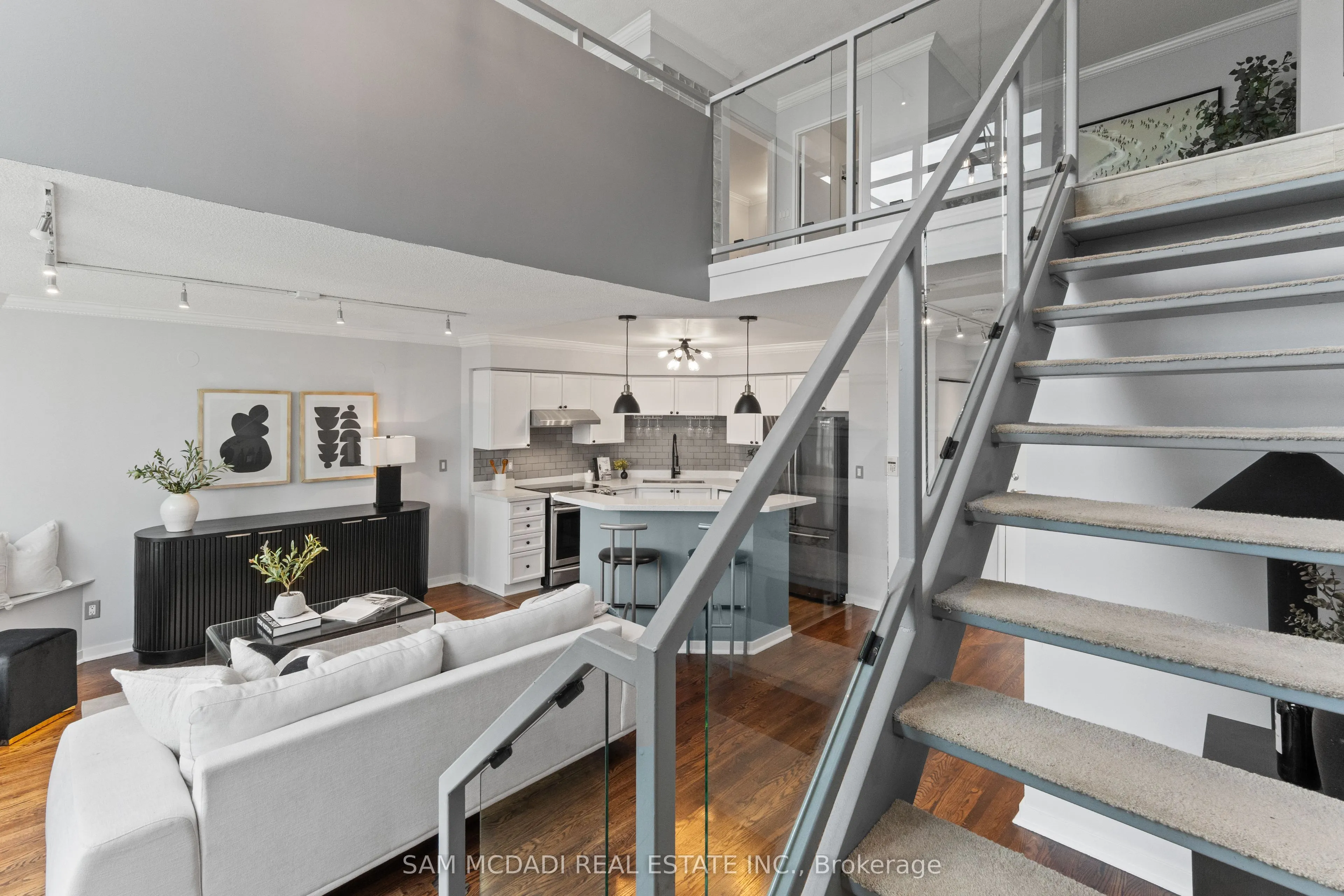 250 Manitoba Street, #PH837