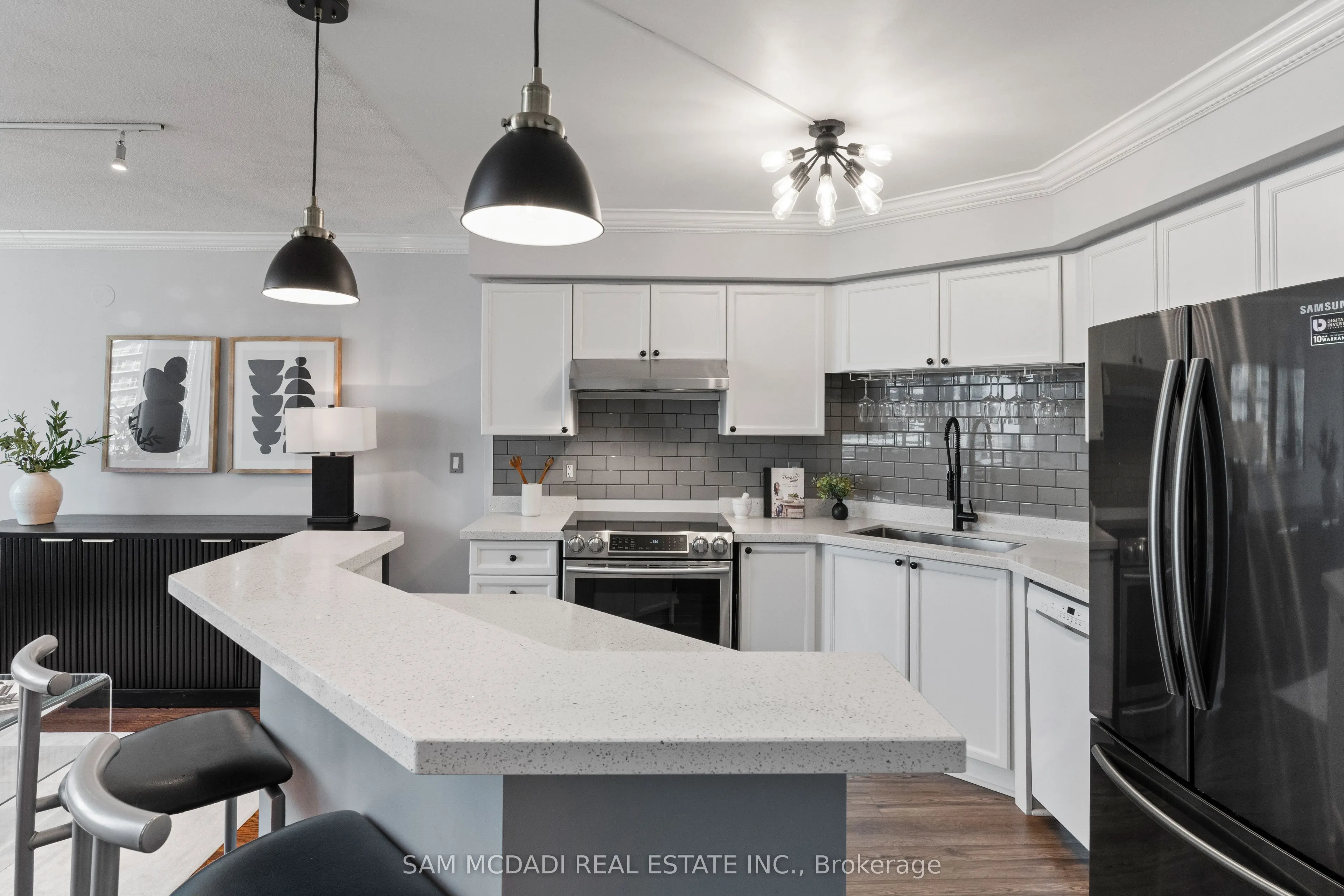 250 Manitoba Street, #PH837