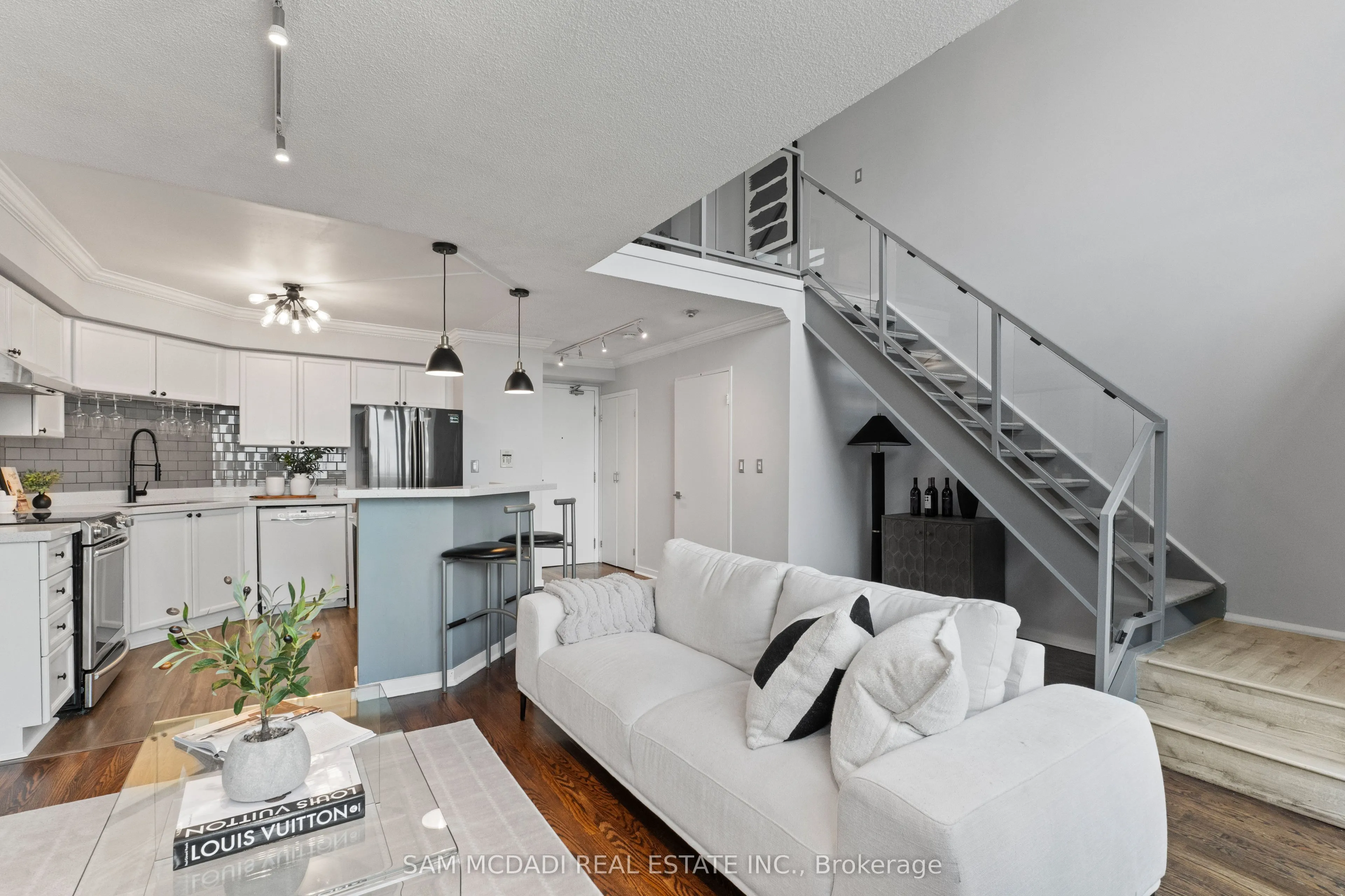 250 Manitoba Street, #PH837