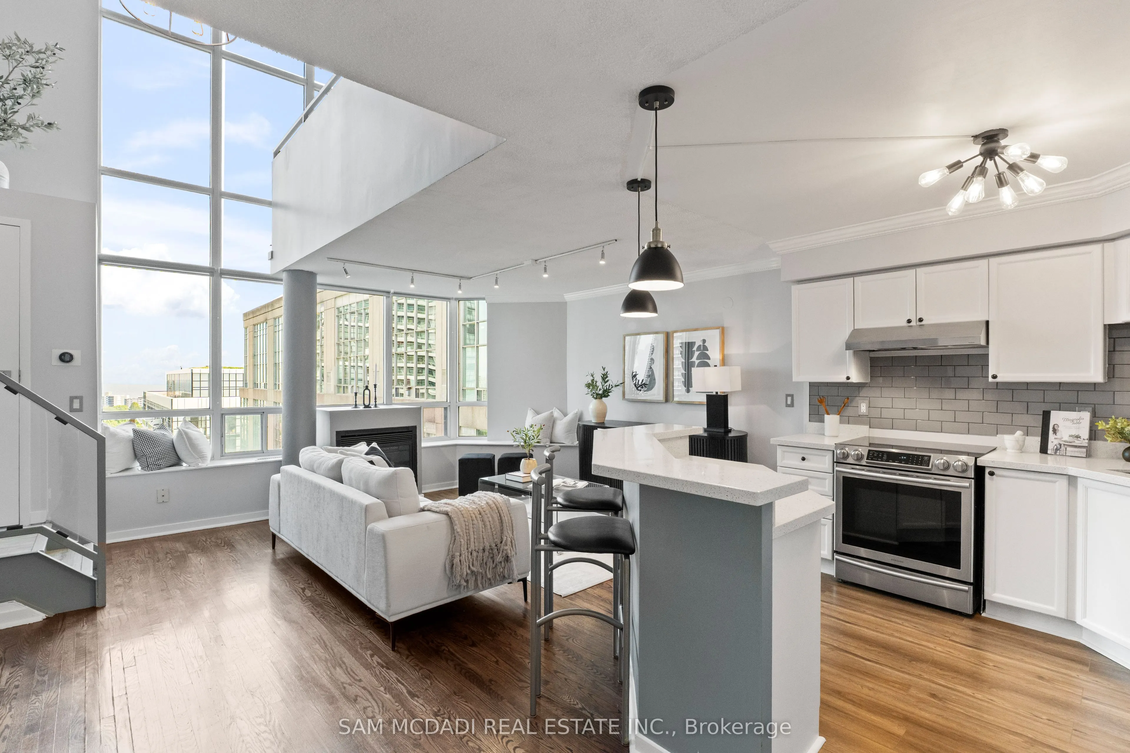 250 Manitoba Street, #PH837