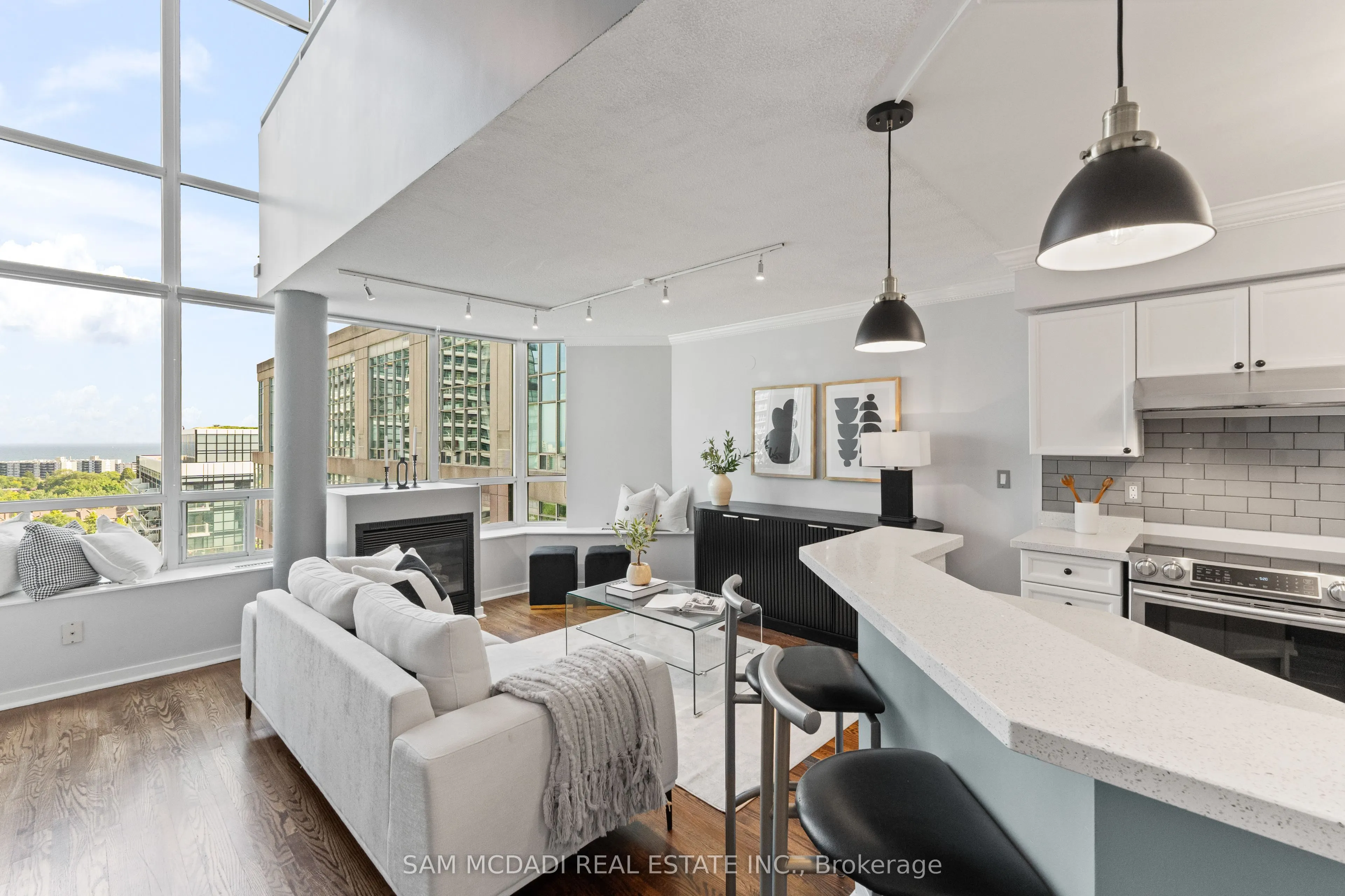 250 Manitoba Street, #PH837