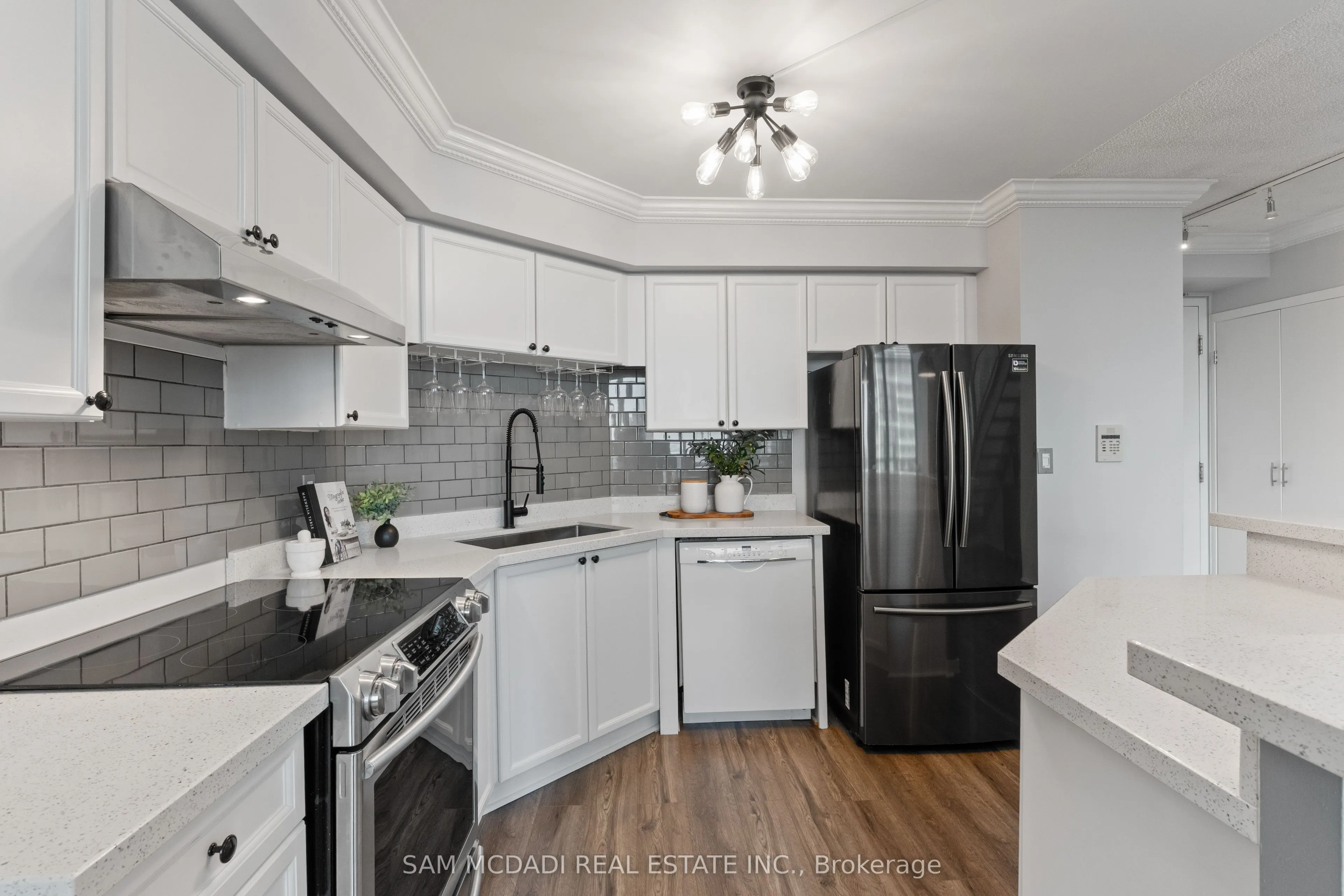 250 Manitoba Street, #PH837