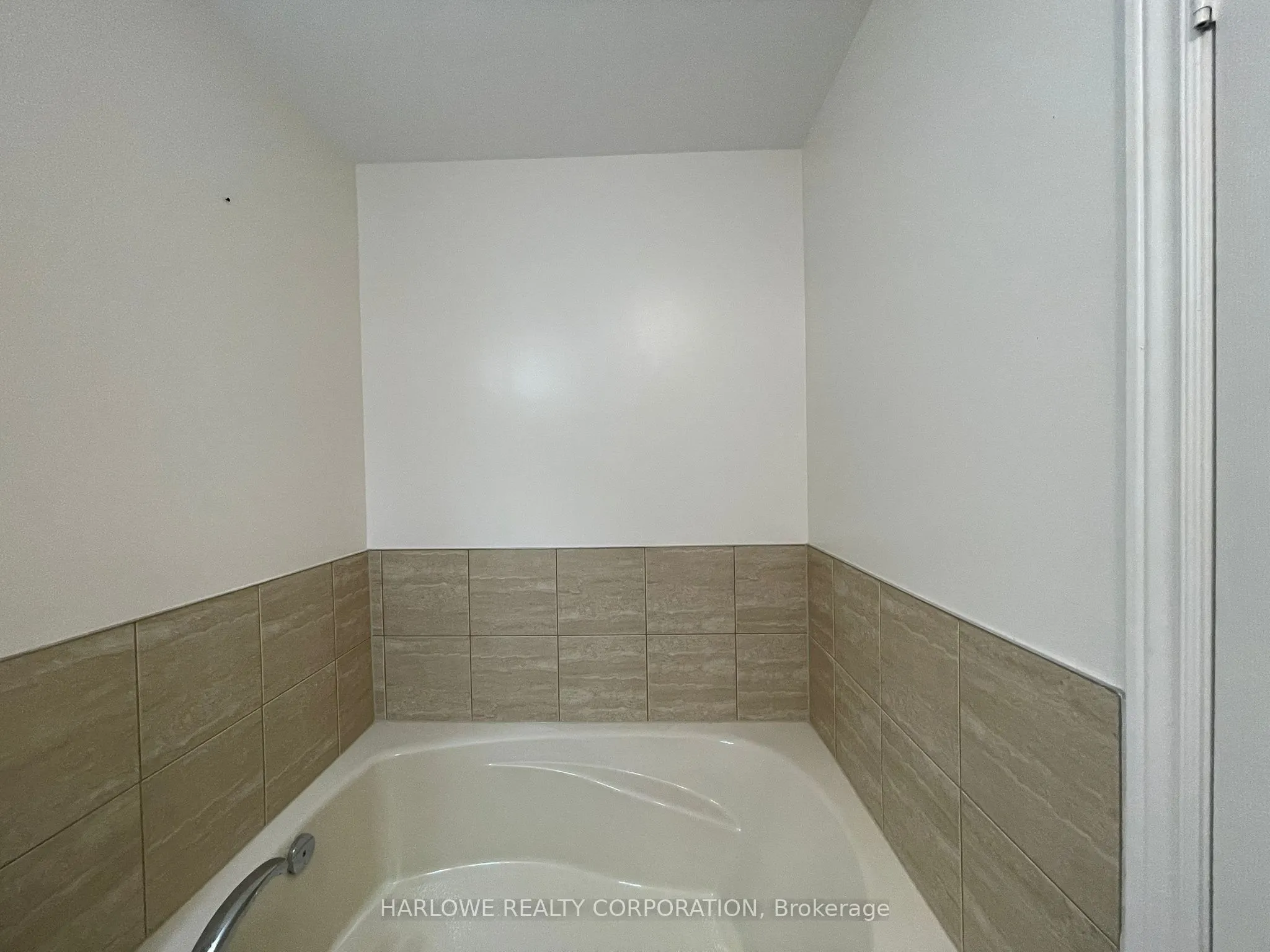 3265 Thomas Street, #6