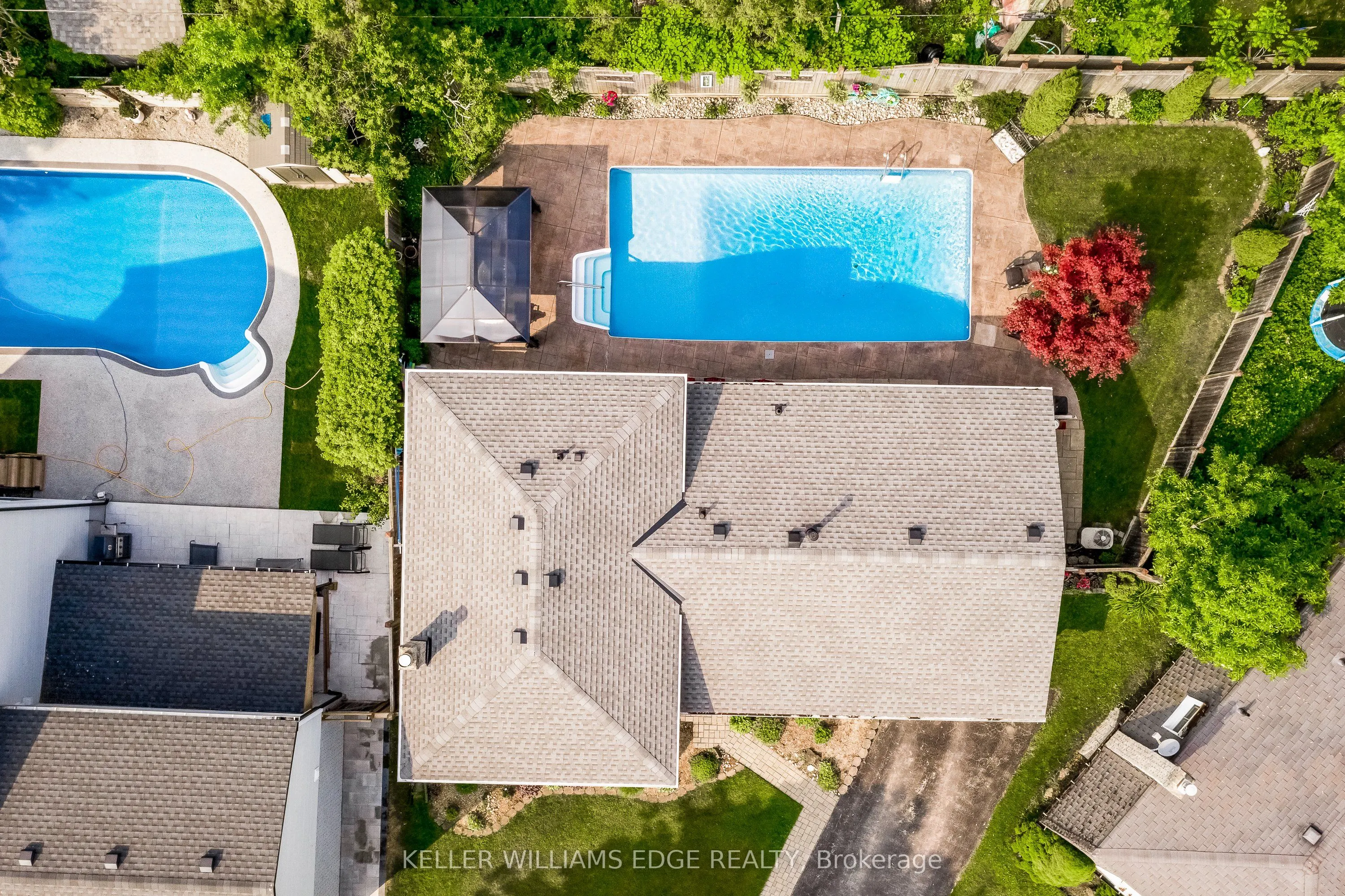 5203 Broughton Crescent