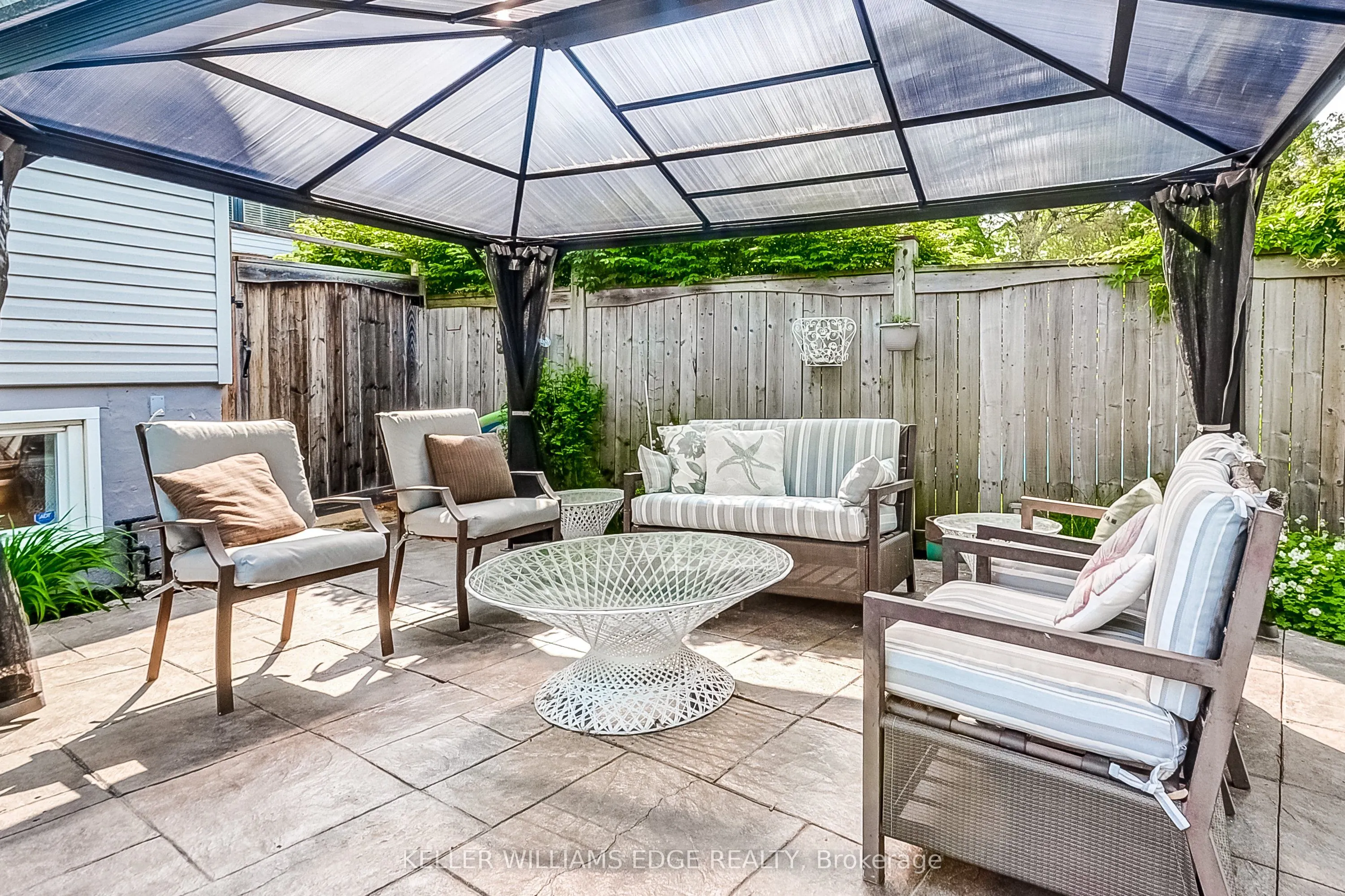 5203 Broughton Crescent