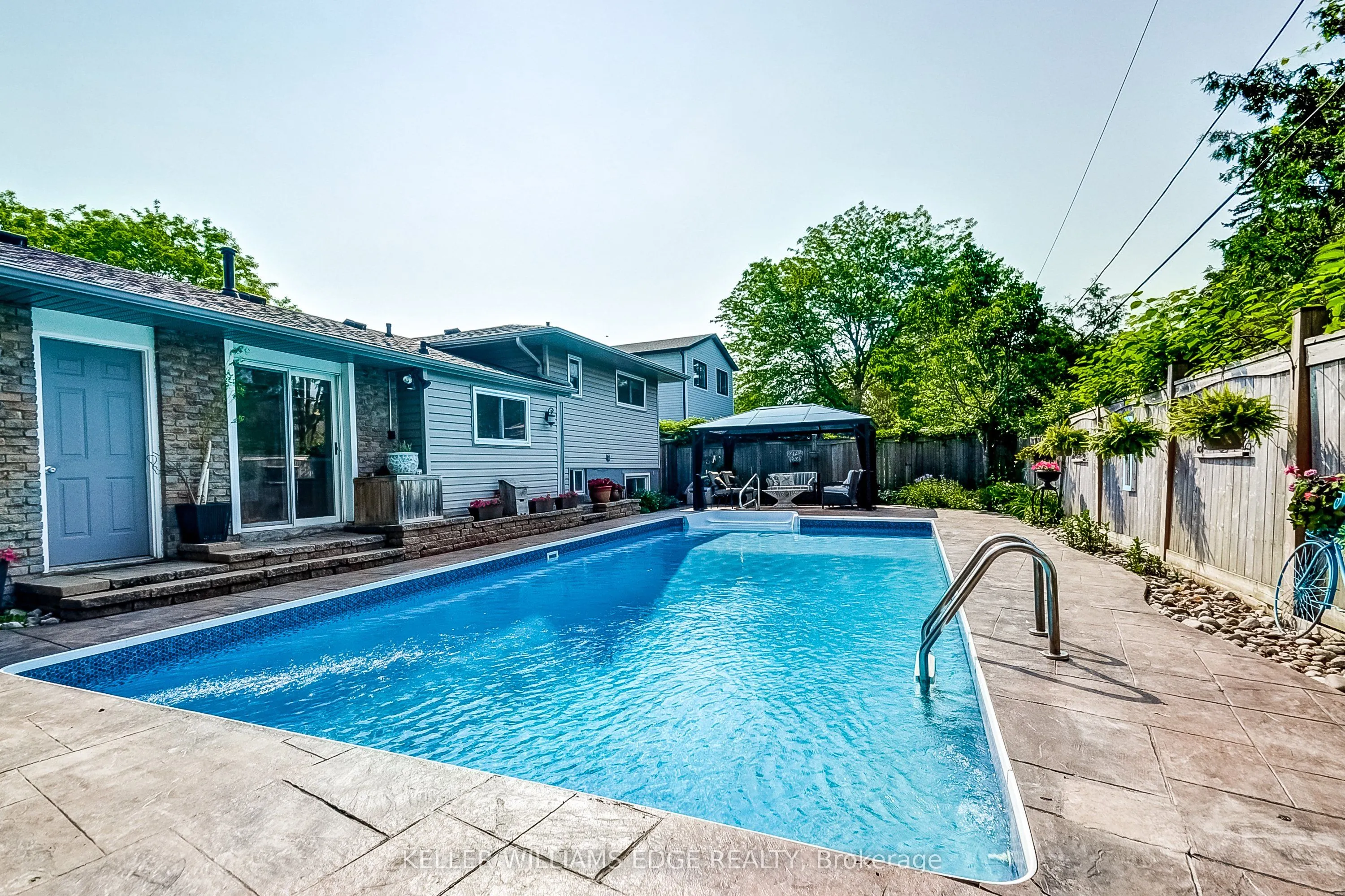 5203 Broughton Crescent