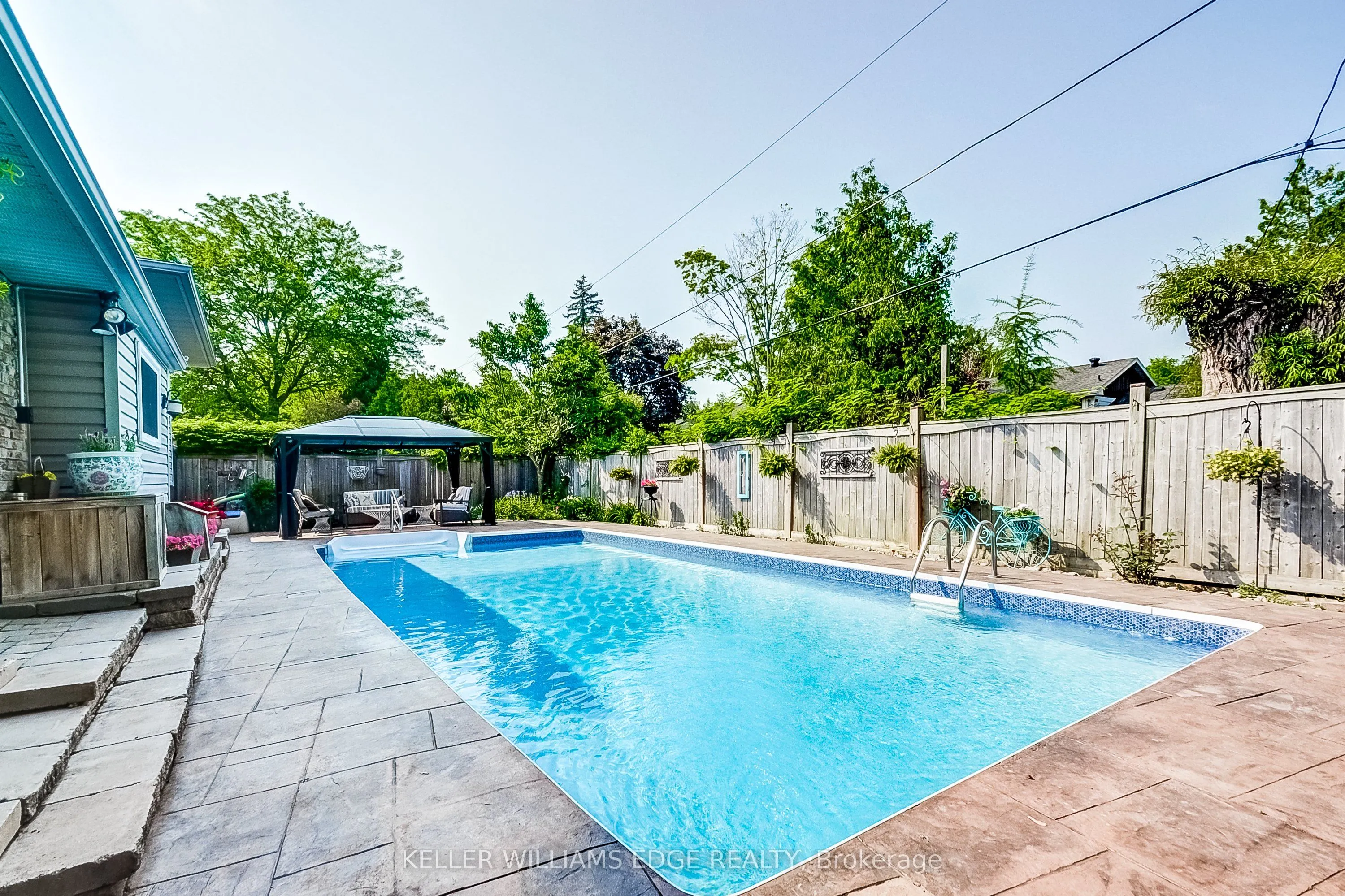 5203 Broughton Crescent
