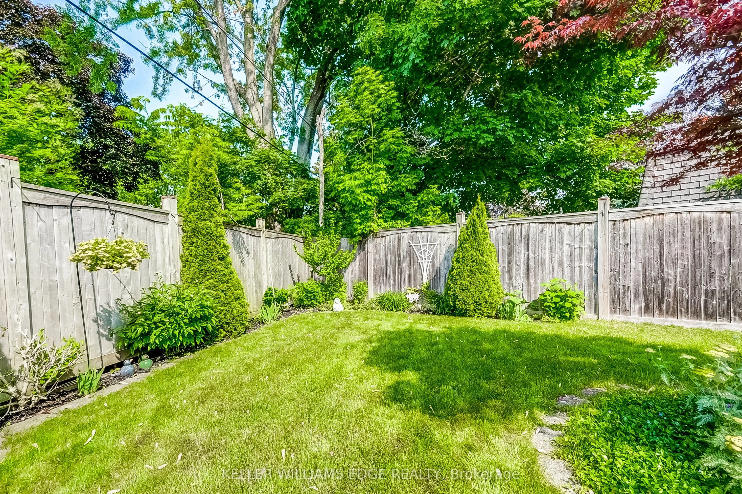 5203 Broughton Crescent