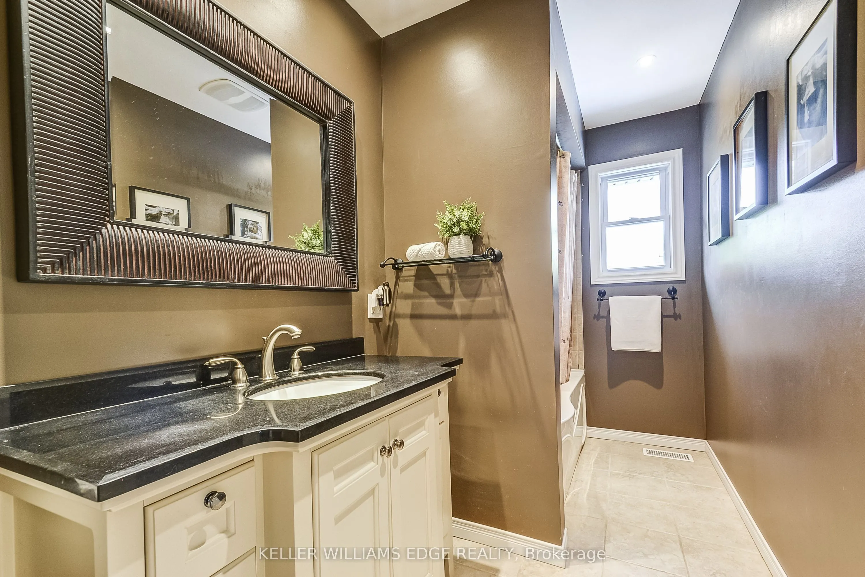 5203 Broughton Crescent